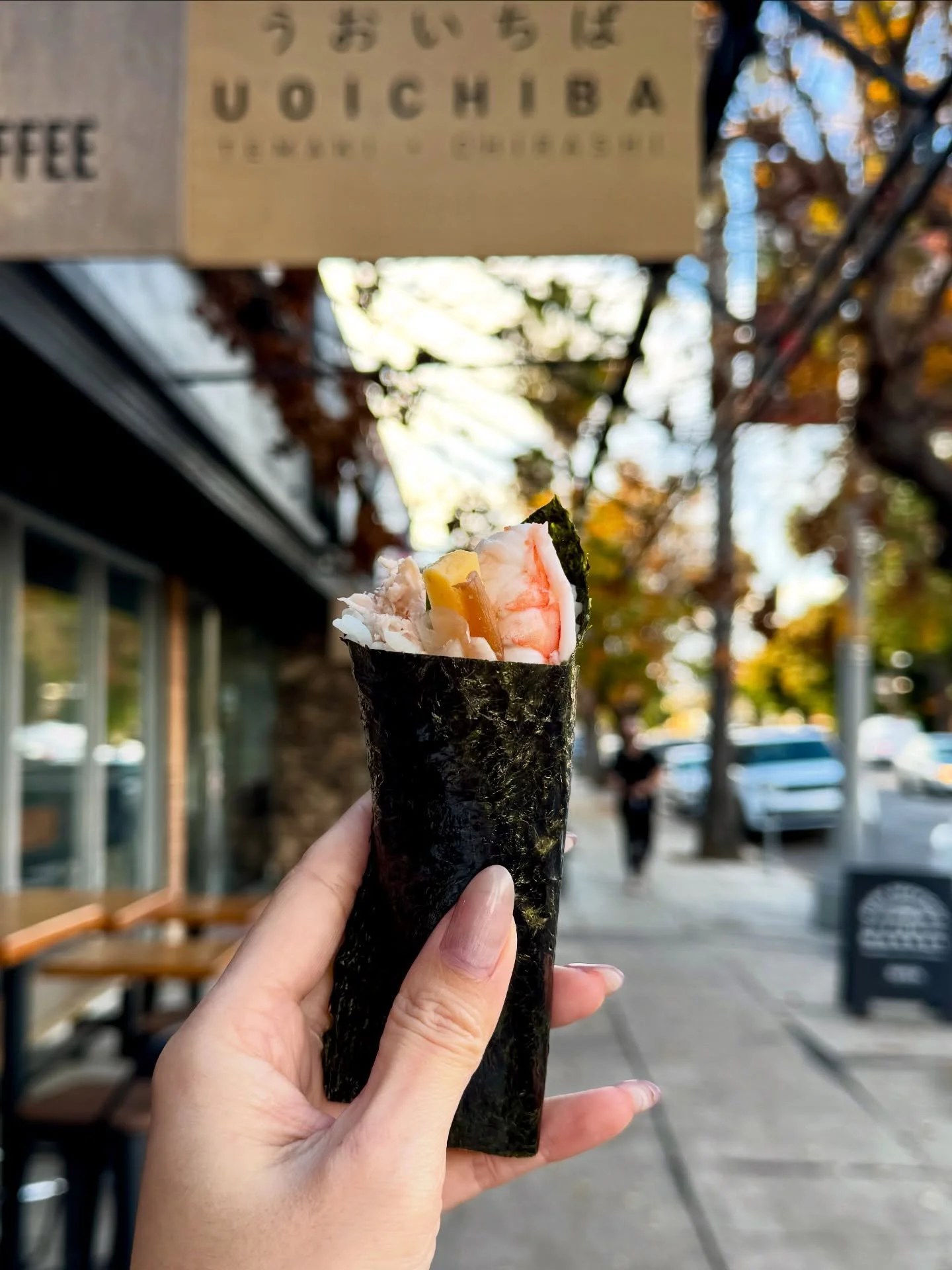 Have you tried our Futomaki hand roll? Filled with crab, shrimp, tamago, kanpyo, cucumber &amp; pickled daikon 🦀🦐

#futomaki #handrolls #handrollsushi