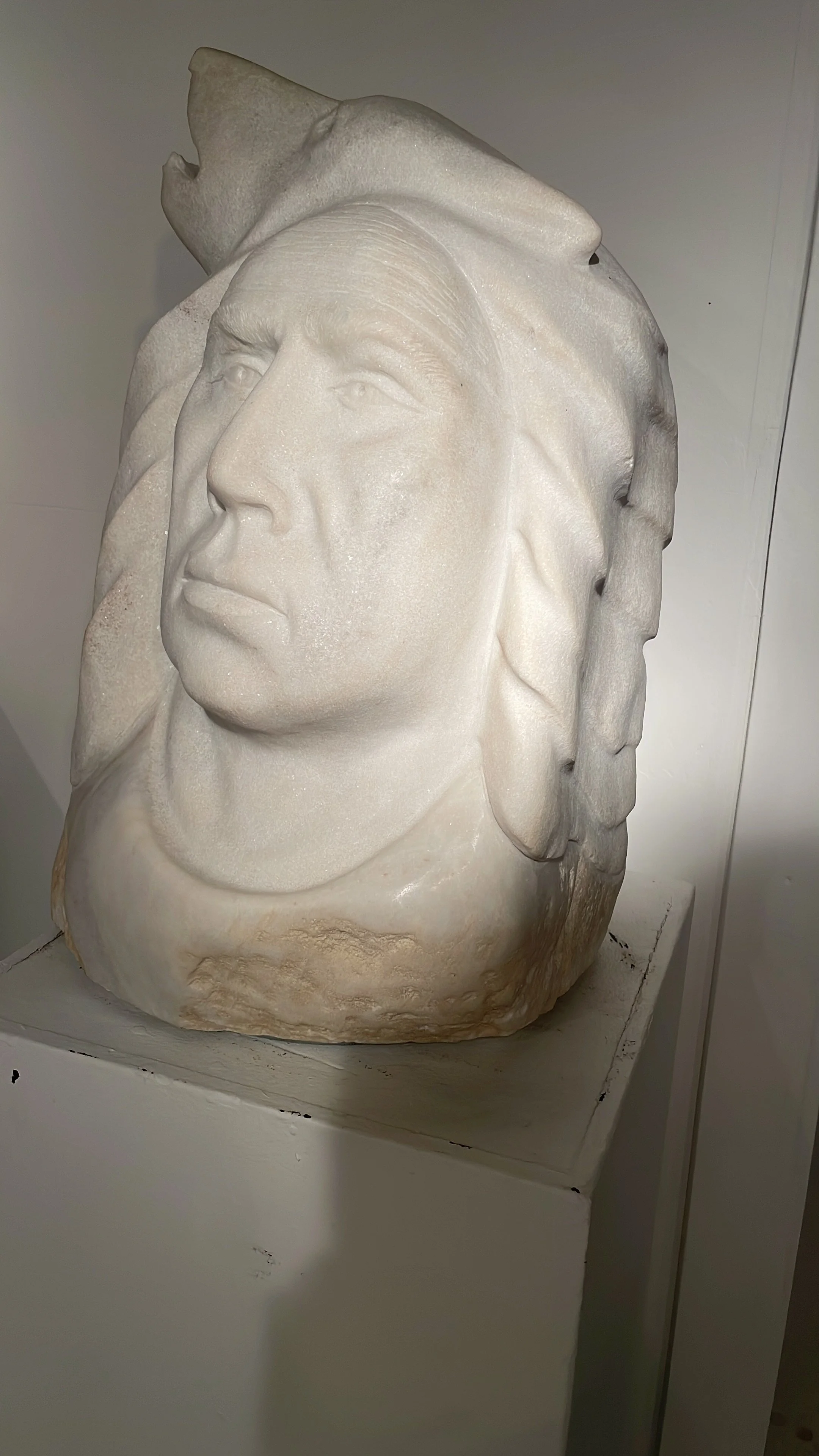 White Wolf Warrior: Marble
Size:15"LX12"WX22"H