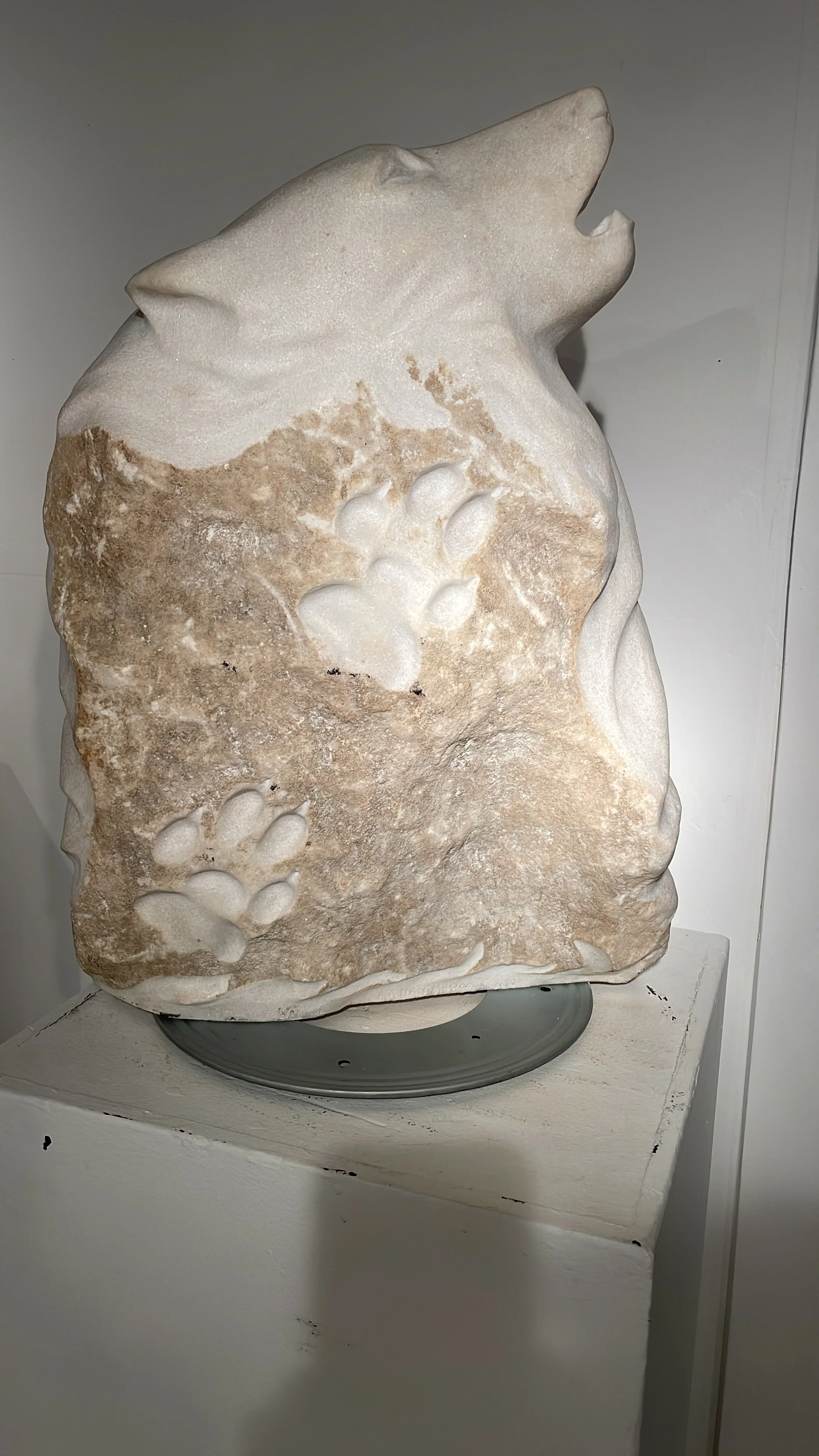 White Wolf Warrior: Marble
Size:15"LX12"WX22"H