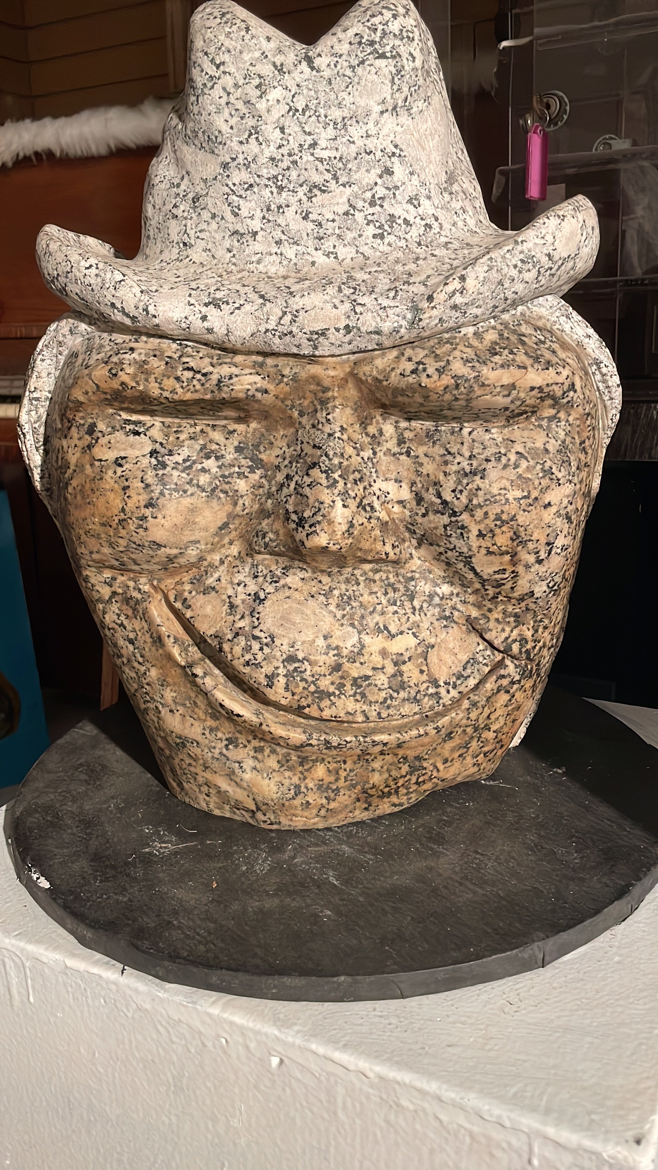 Howdy partner: Granite
Size: 12"Lx9"Wx13"H