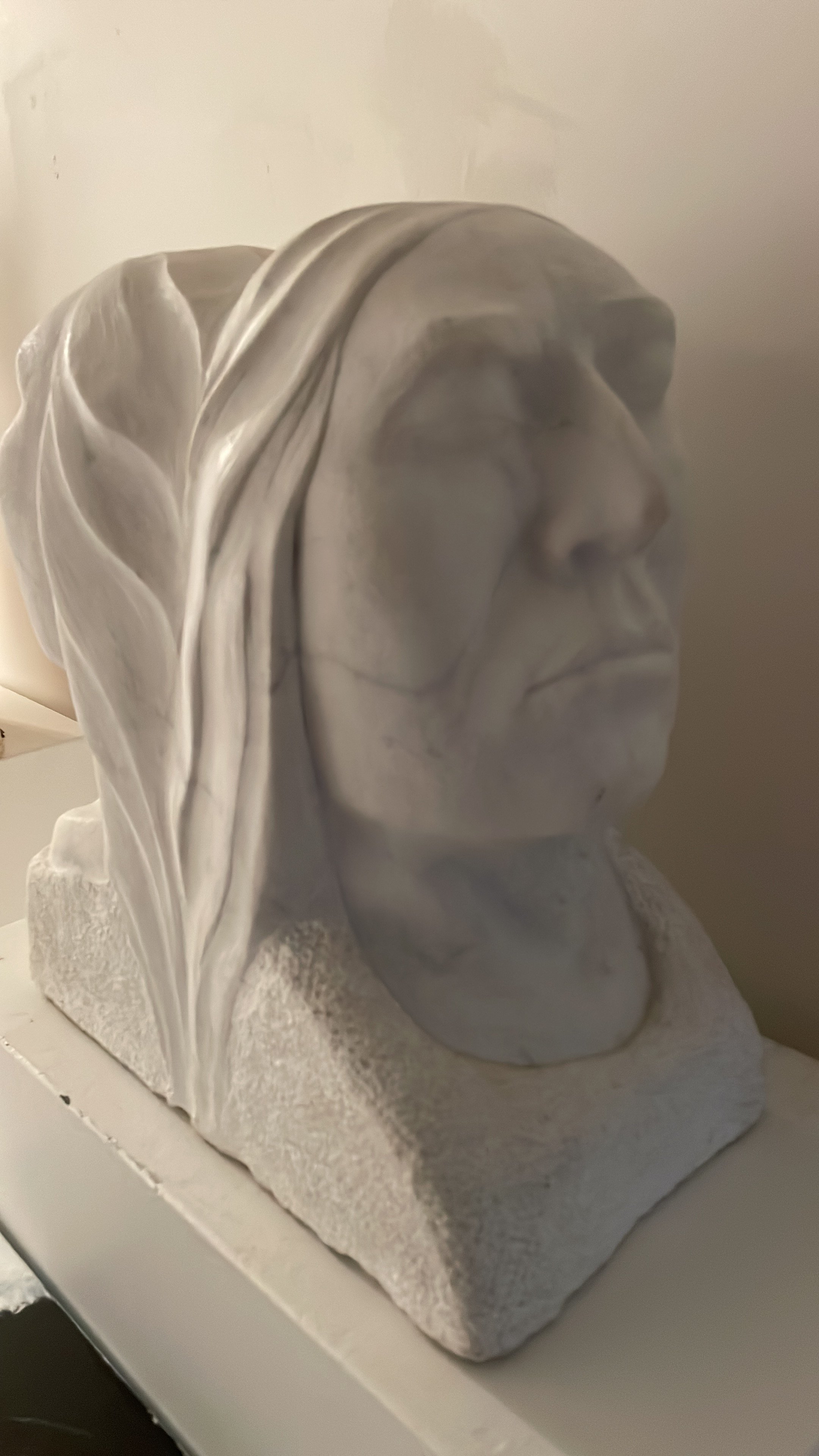 Two become one: Carrara Marble
Size:18"LX8"WX17.5H