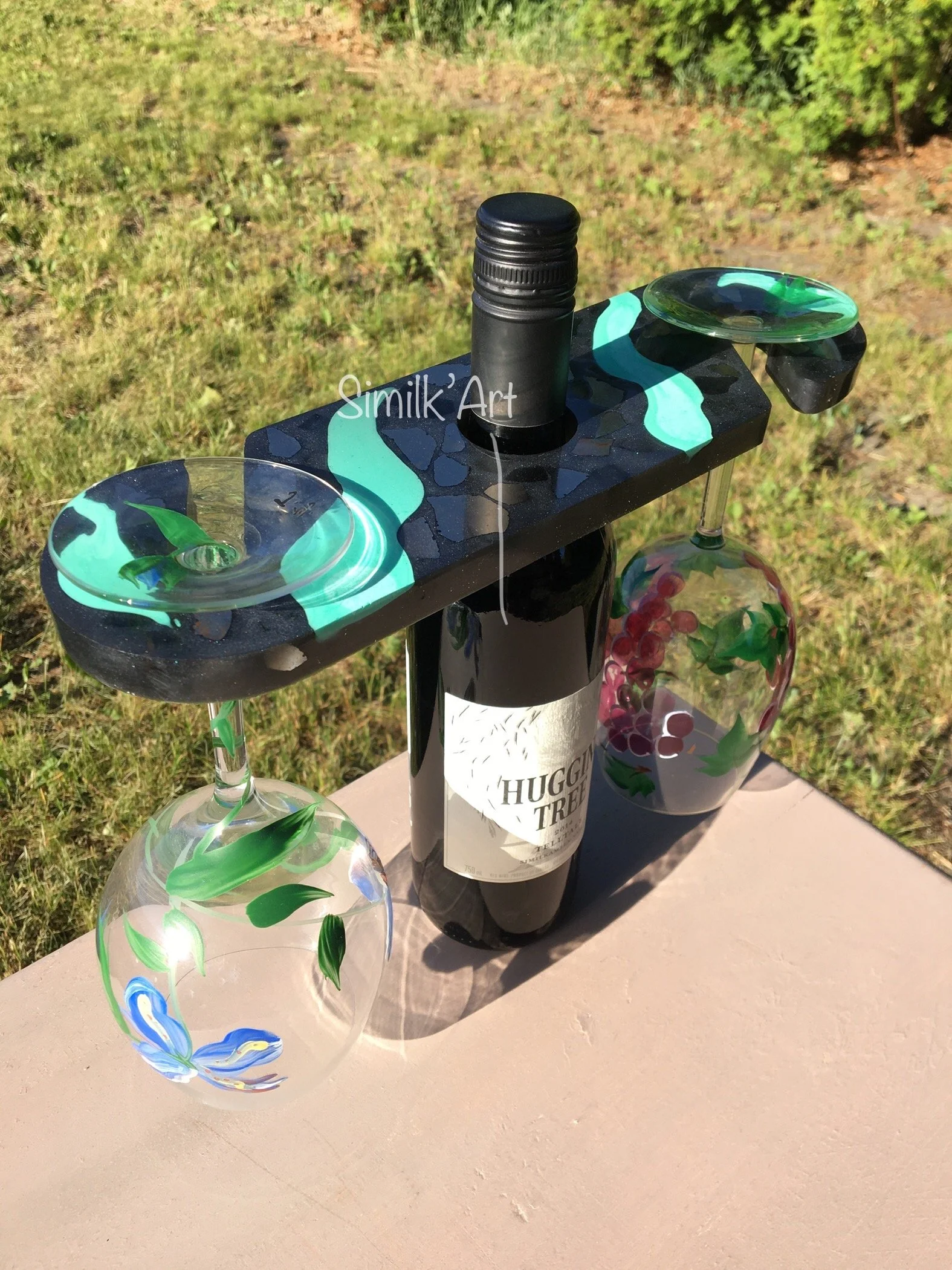 Wine Caddy made of Resin and Jesmonite (mineral material). It contains bits of Fire Pit Glass giving it an extra shine!