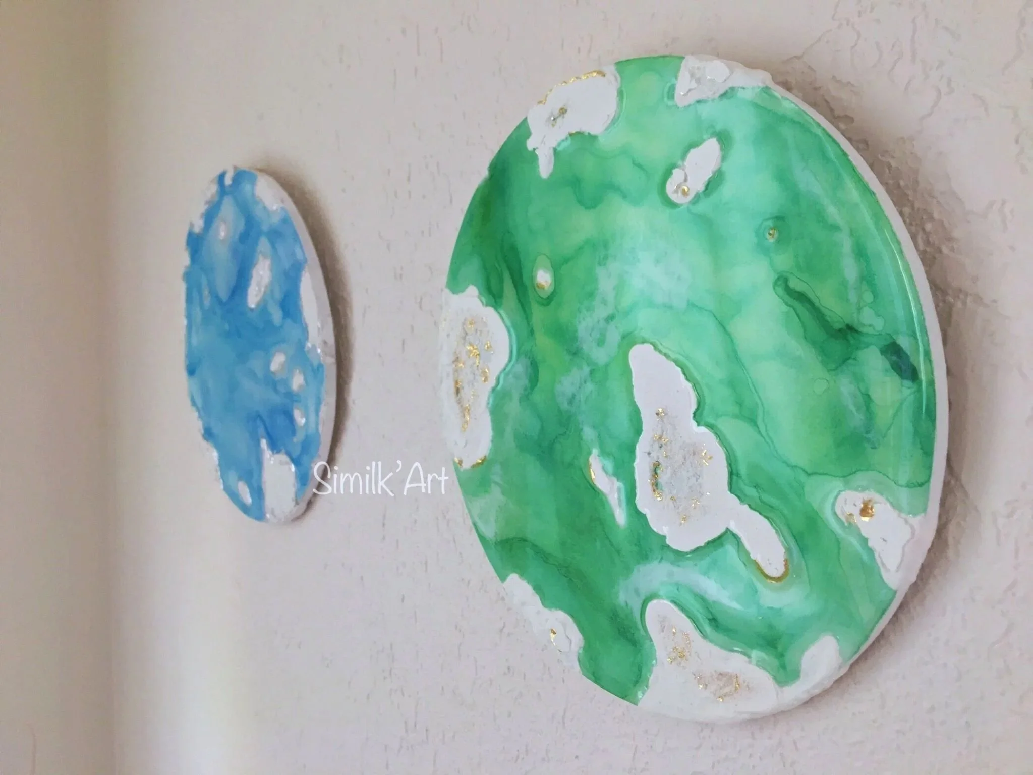 Diptych of round wall art pieces inspired by the Ocean and its wonders adding some subtle waves and currents of water.