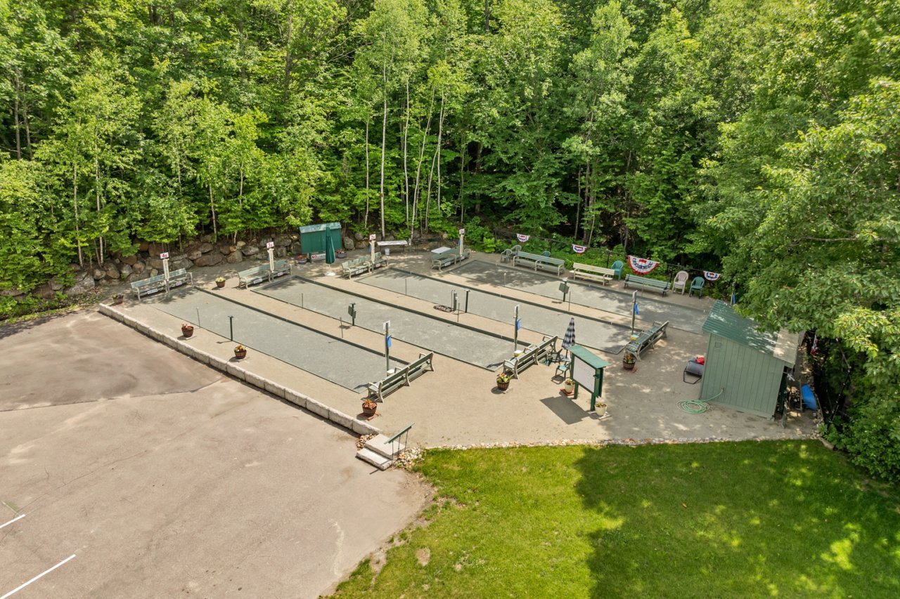 Bocce-In-North-Conway-The-Club-At-Christmas-Mountain.jpg