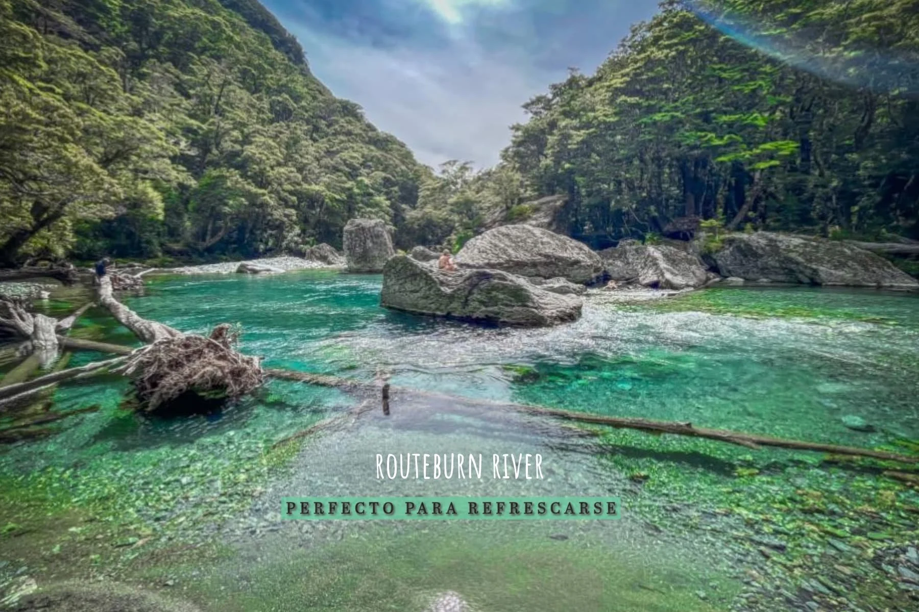 Rio de agua refrescante y turquesa en el Routeburn Track