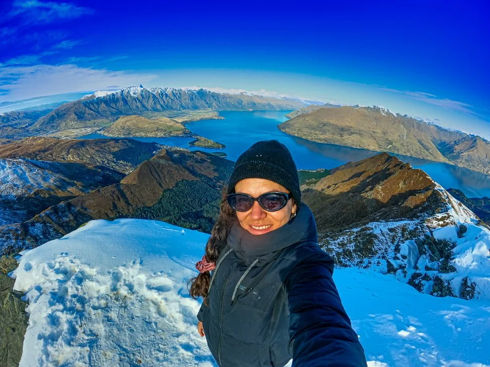 en la cima de la montaña Ben Lomon con vistas escenicas de Queenstown