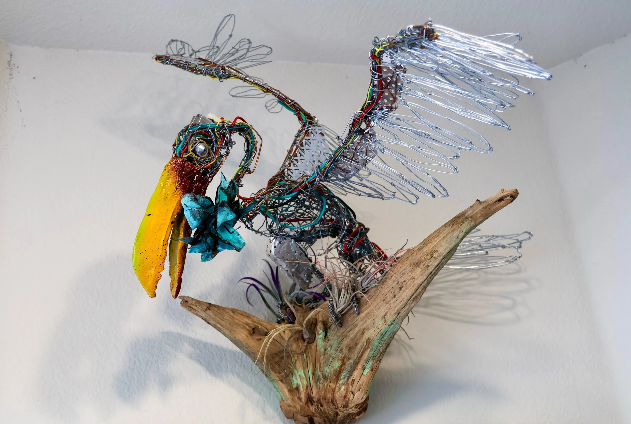 Tzokan. Very roughly 24x24x24 inches, and inspired by time spent in Honduras. Mixed media but mostly galvanized wire, apoxie, and upcyled gadgets. Wall mounted. Finally getting around to posting. Available. DM if interested:)
.
.
.
#toucan #wire #wir