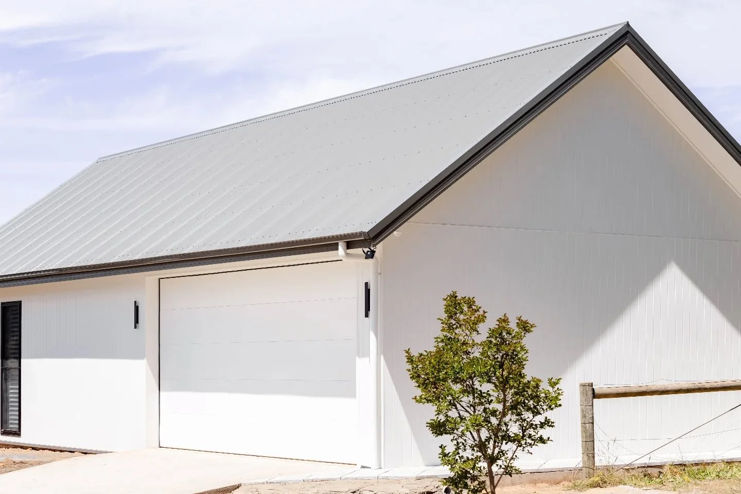 Simple forms, done well. 

Do you love clean and minimal, or would you prefer more texture and contrast?

Beautiful Homes. Built to Last.