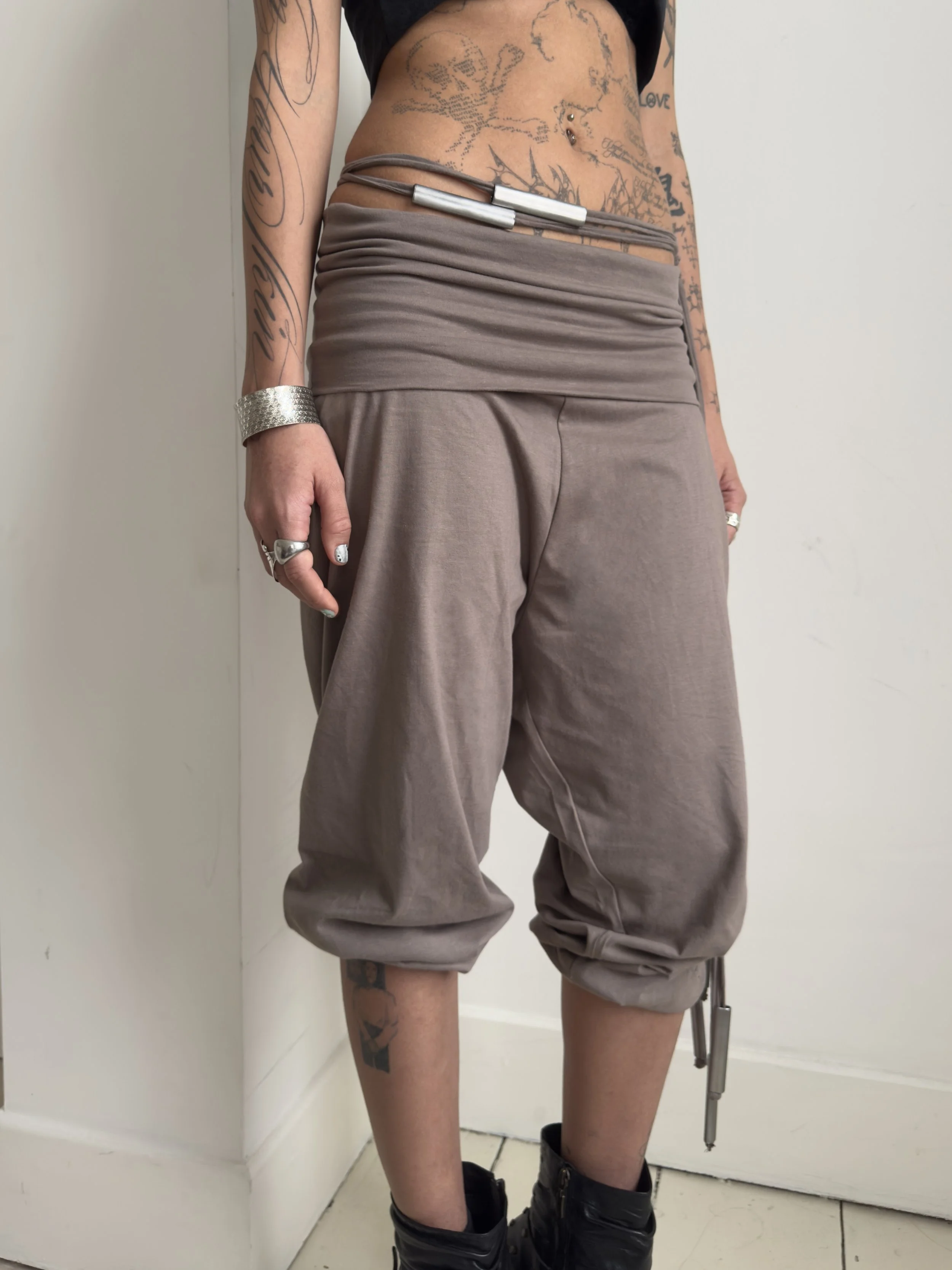 Chong-Kraben Capri Pants