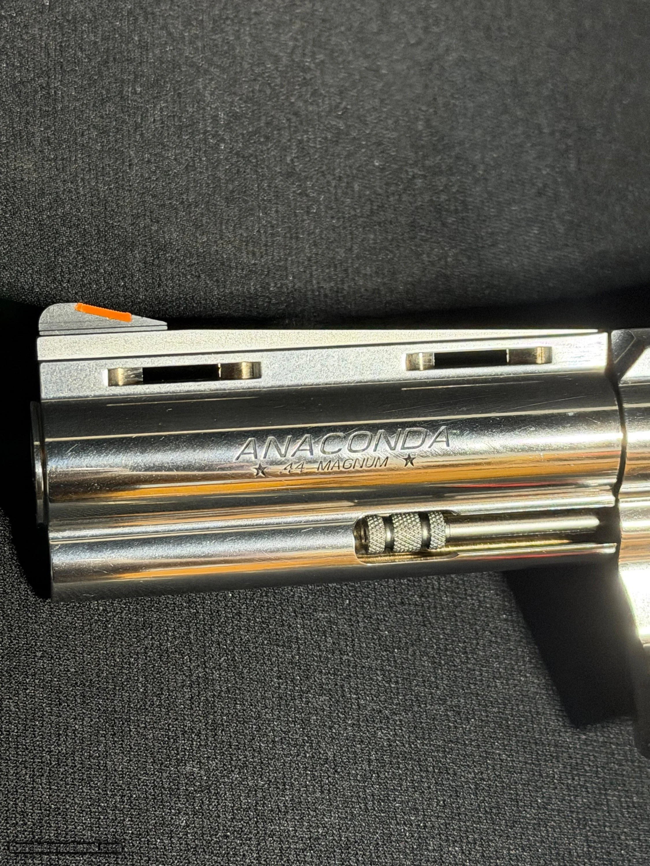Colt-Anaconda-44-magnum_103719337_107868_8D8792CAC5AEEACE.jpeg