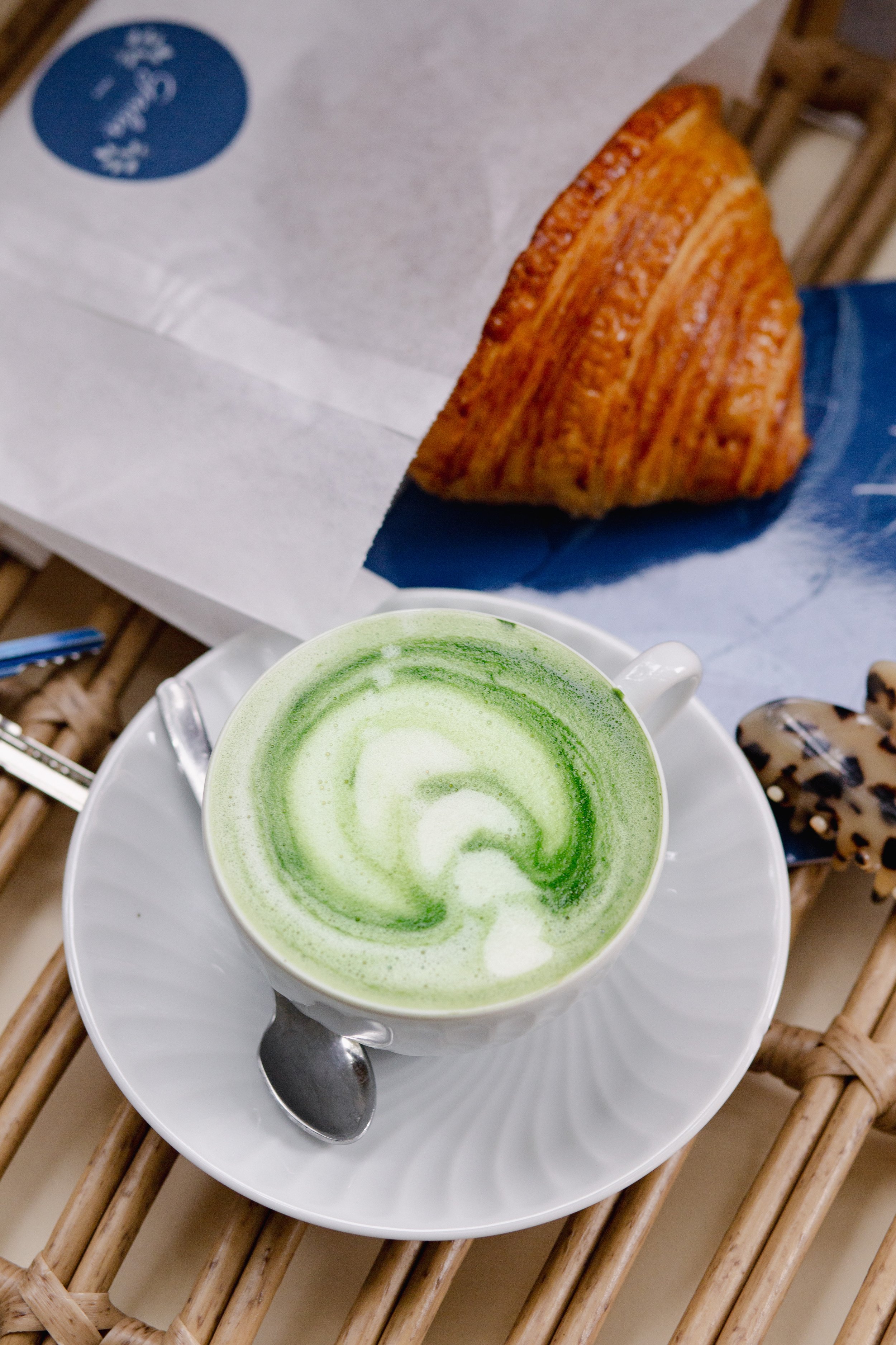 El mejor matcha latte y croissant francés 