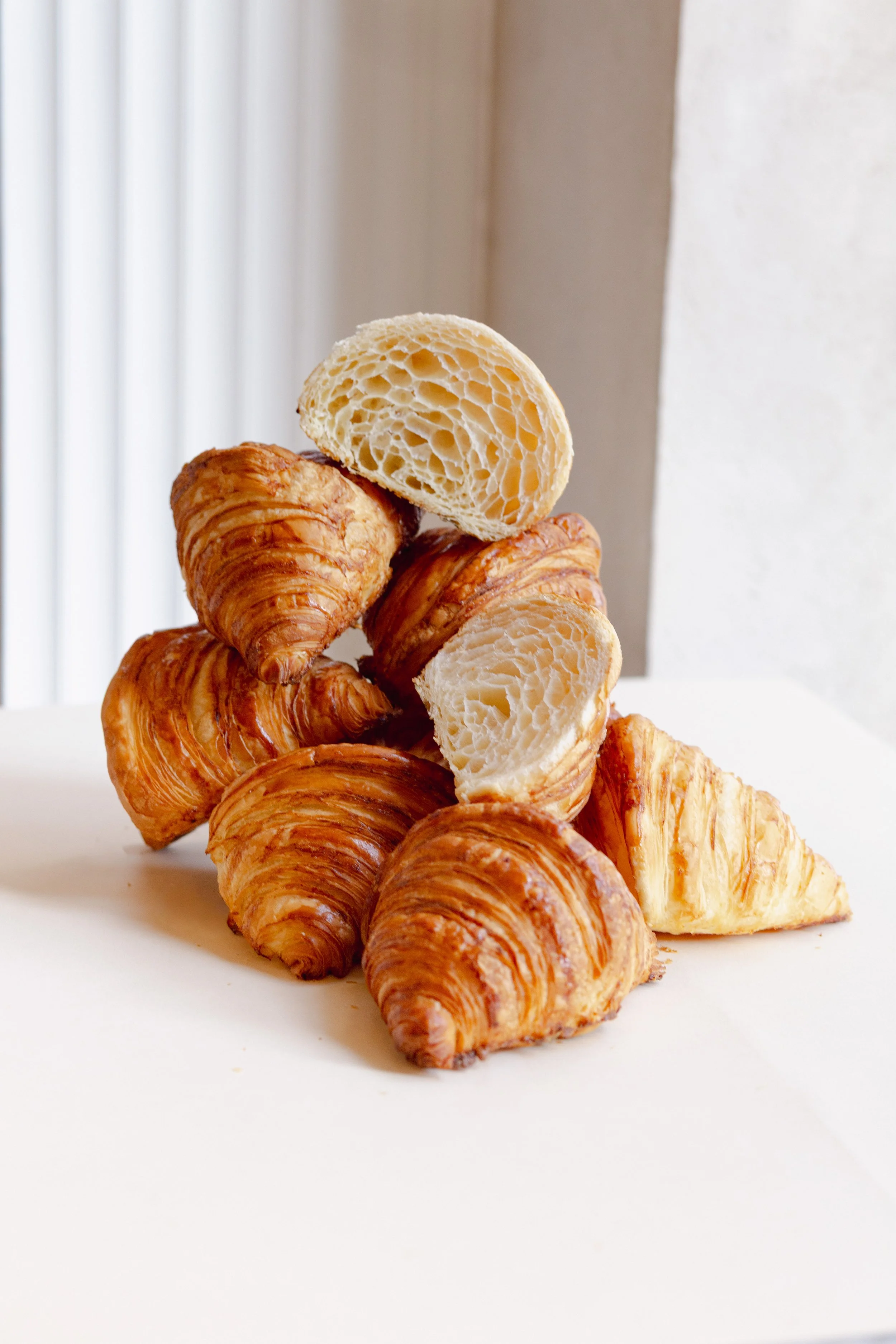 El mejor croissant francés auténtico en Madrid.
Ingredientes franceses de alta calidad, perfectos para el desayuno o una pausa de café a media mañana.
