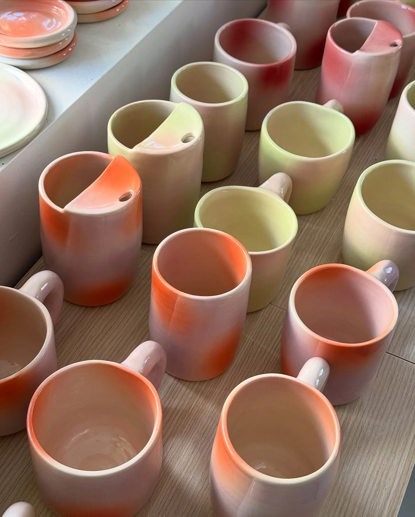 I will be doing a launch on my website at 6pm AEDT Wednesday! Grab a Christmas gift for yourself or a loved one. Lots of mugs will be available as well as trinket dishes, cups, a couple trinket shelves + more ✨ Don&rsquo;t miss out 🙌🏻

#ceramics #p