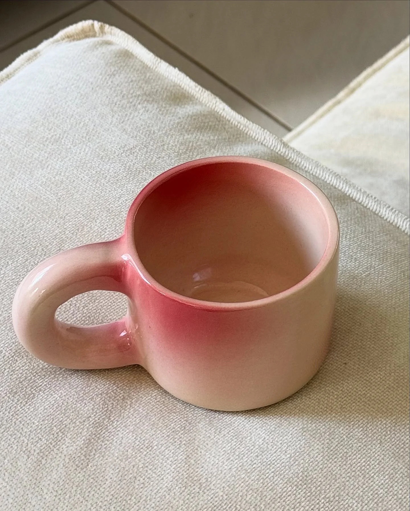 Only one strawberry cloud mug left on the website! x This has been a popular colour way. More to come ✨ 

Website will be closed over this weekend because I will be at @hotamarkets for the first time! Please come visit if you&rsquo;re on the Gold Coa