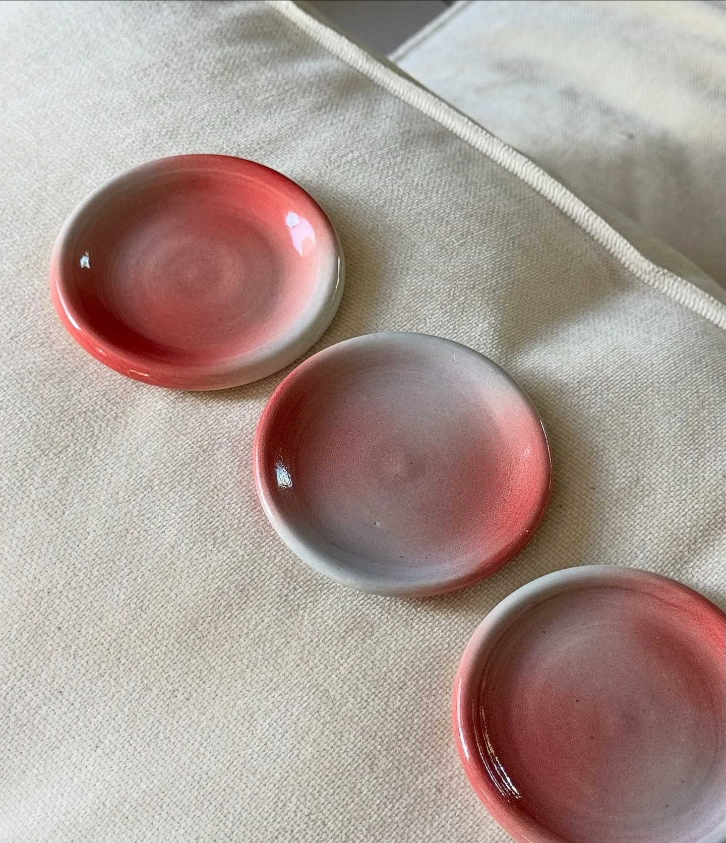 Trinket dishes, ring dishes, coasters, whatever you want to use them for! They are so pretty 👏🏻

#airbrushceramics 
#handmadehome 
#ceramicartist 
#australianmade 
#handmadeceramics