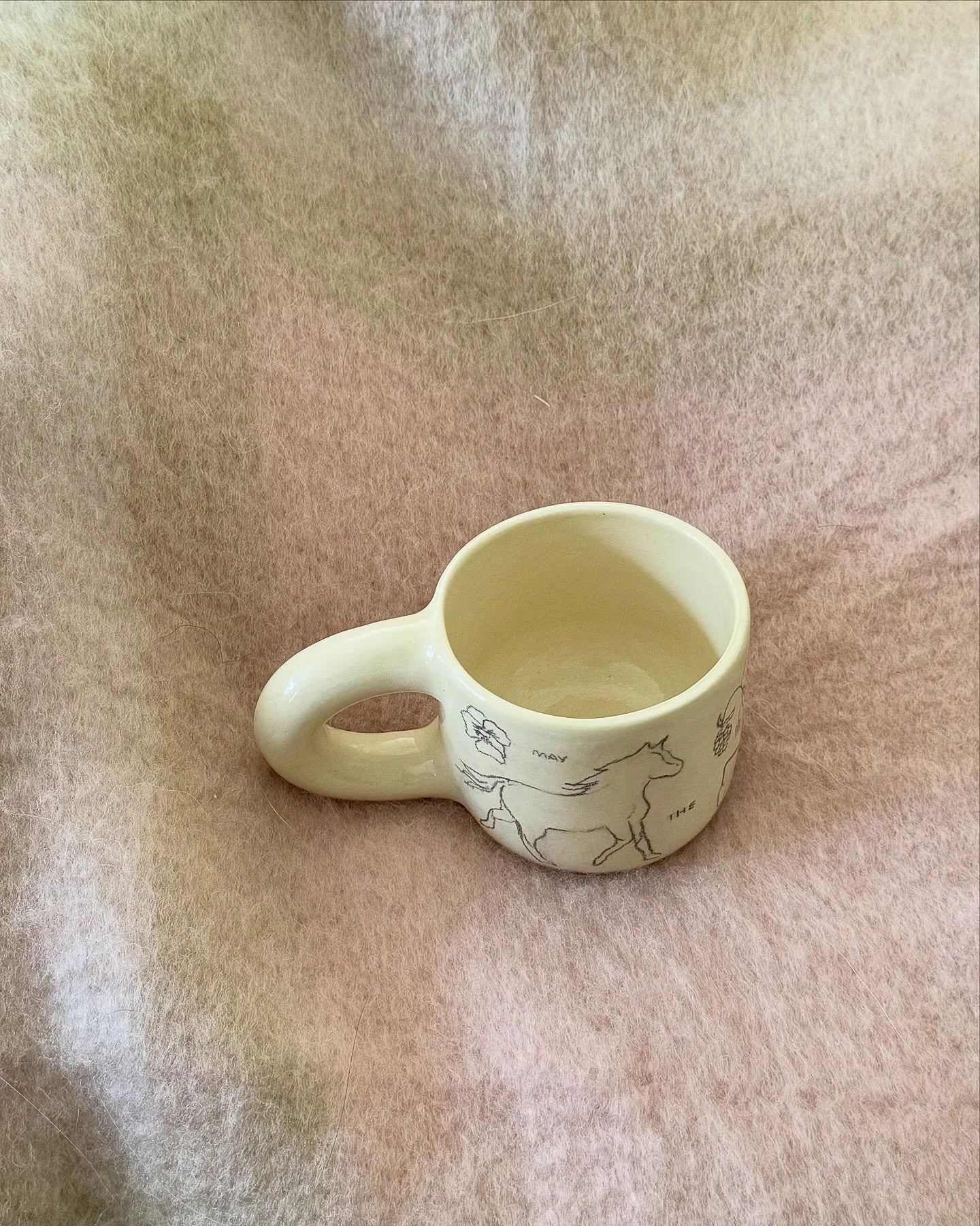 Compilation of some doodle ceramics I did last month. Feel free to reach out through email or Instagram dm if you&rsquo;re interested in a custom. x

Also really loving this throw by @linen_house if you can&rsquo;t tell 🫢

#ceramics #pottery #handma