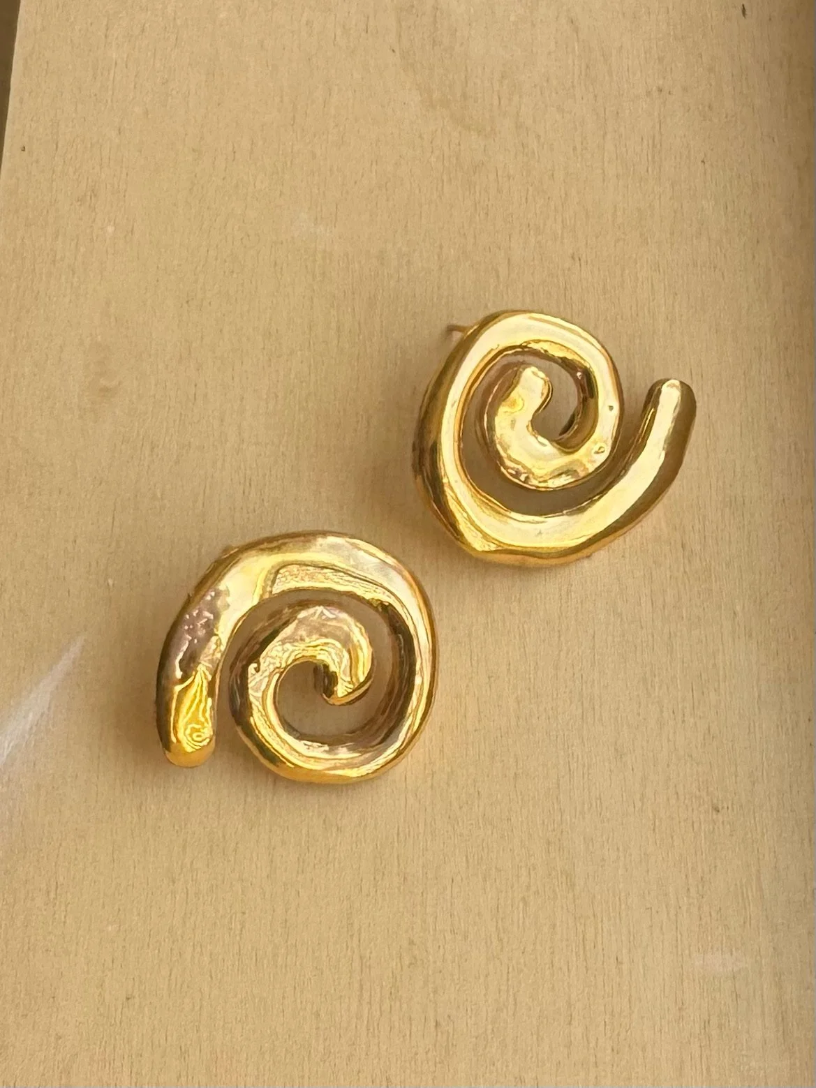 helix-earring-emilou-ceramics.jpeg