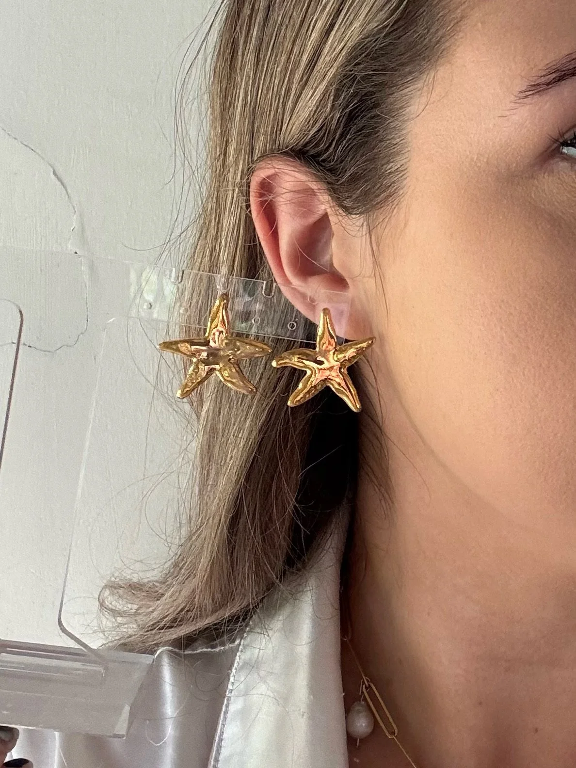 astera-earrings-model-emilou-ceramics.jpeg