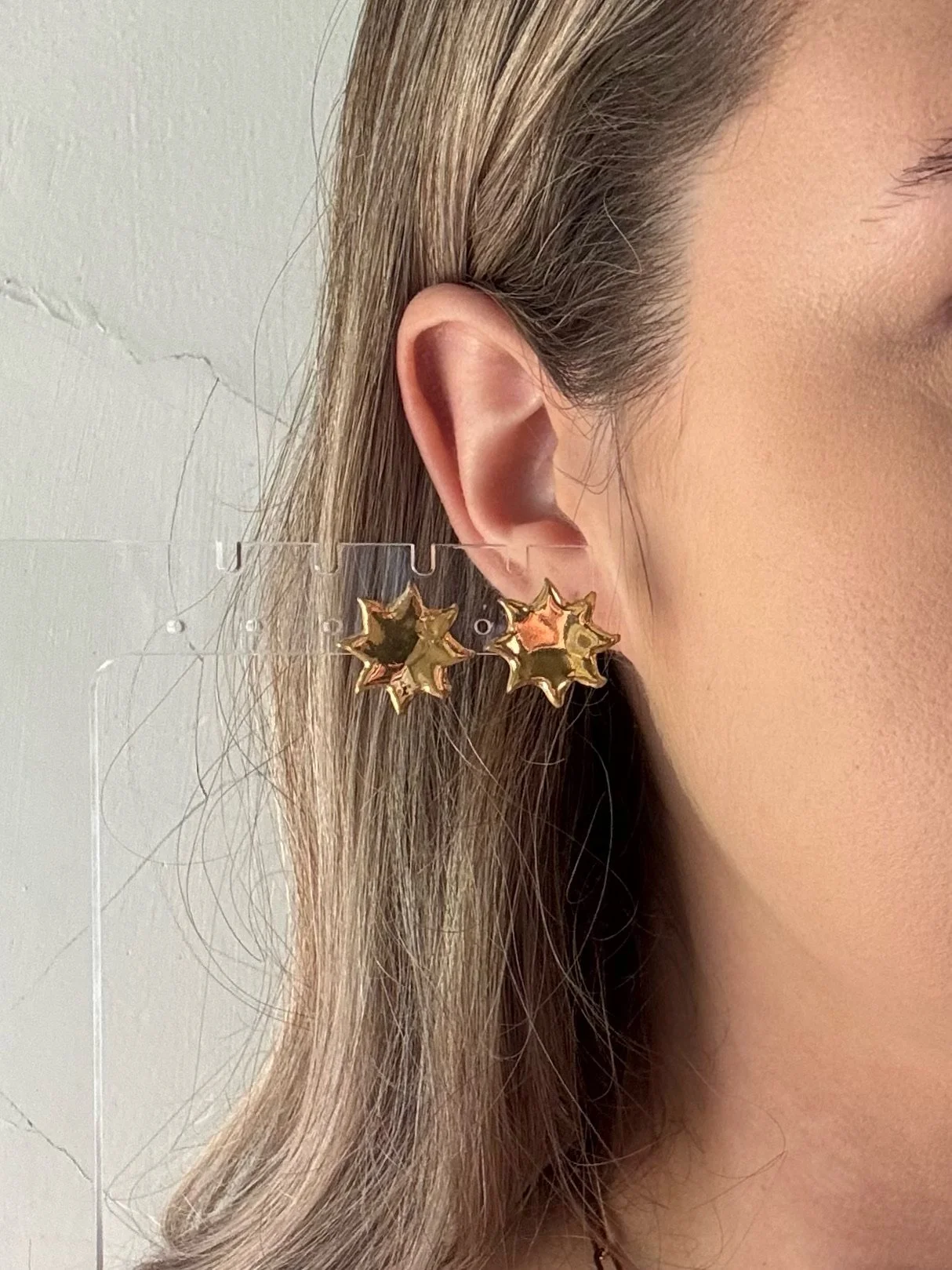 soleil-earrings-model-emilou-ceramics.jpeg