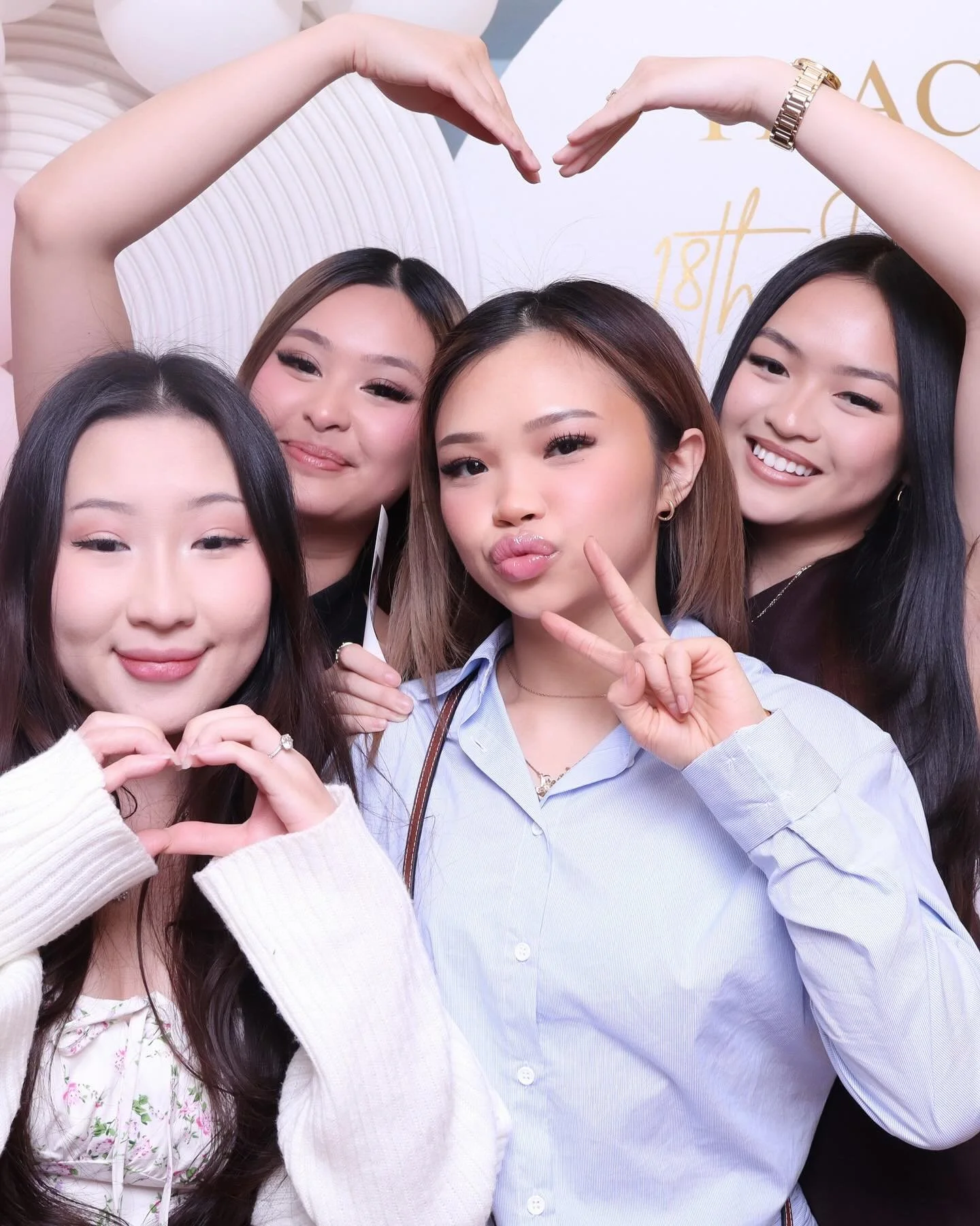 Tracy’s 18th ๐ฉท
Backdrop provided by @luxdecor.adl 
๐ธ Studio Booth Adelaide 
#studioboothadelaide #photobooth #adelaide