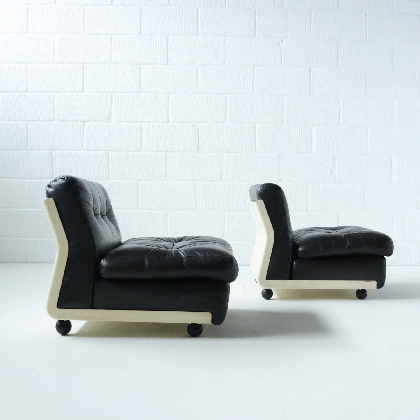Set of 2 Amanta Lounge Chairs by Mario Bellini for C&amp;B Italia

DM for price and more information