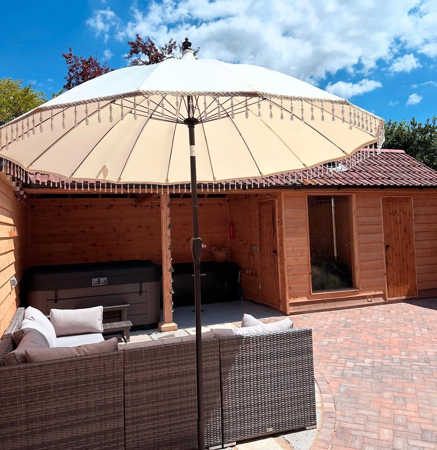 Blue skies and pretty sun parasols in The Hayloft courtyard garden this morning the perfect place to relax and unwind #thehayloftsomerset #hottub #coldplunge #sauna #wellnesssuite #airbnb #relax #greens #spadate #spa #pinkandgreeninteriors