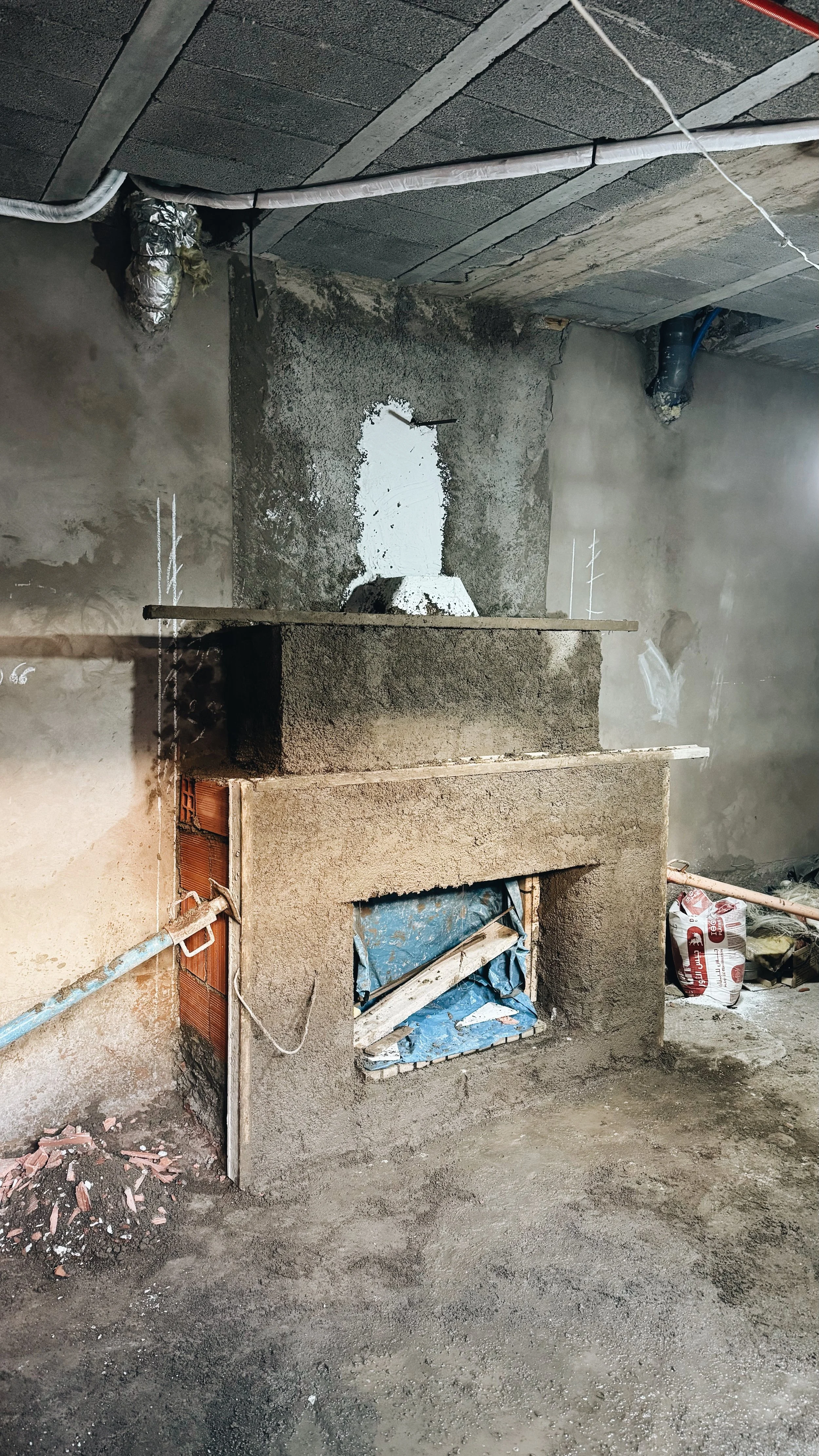 01/2026: The chimney in the lounge is also nearly complete