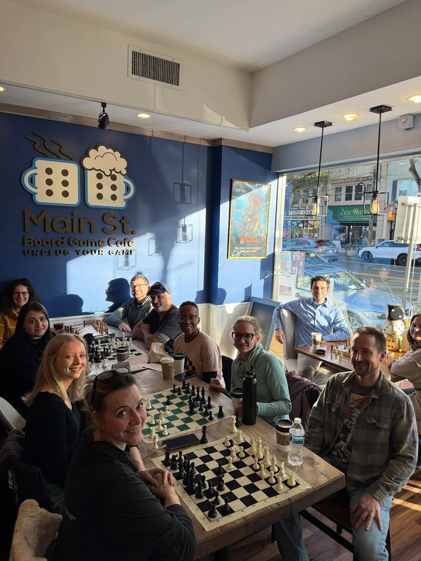 What a fantastic turnout for Queen&rsquo;s Court Chess Meet-up and Guided Play! See everyone Dec 21st!

#mainstboardgamecafe #flgs #Unplugyourgame #screenfreekids #familyfun #nassaucounty #suffolkcounty #boardgames #huntington #huntingtonny #huntingt