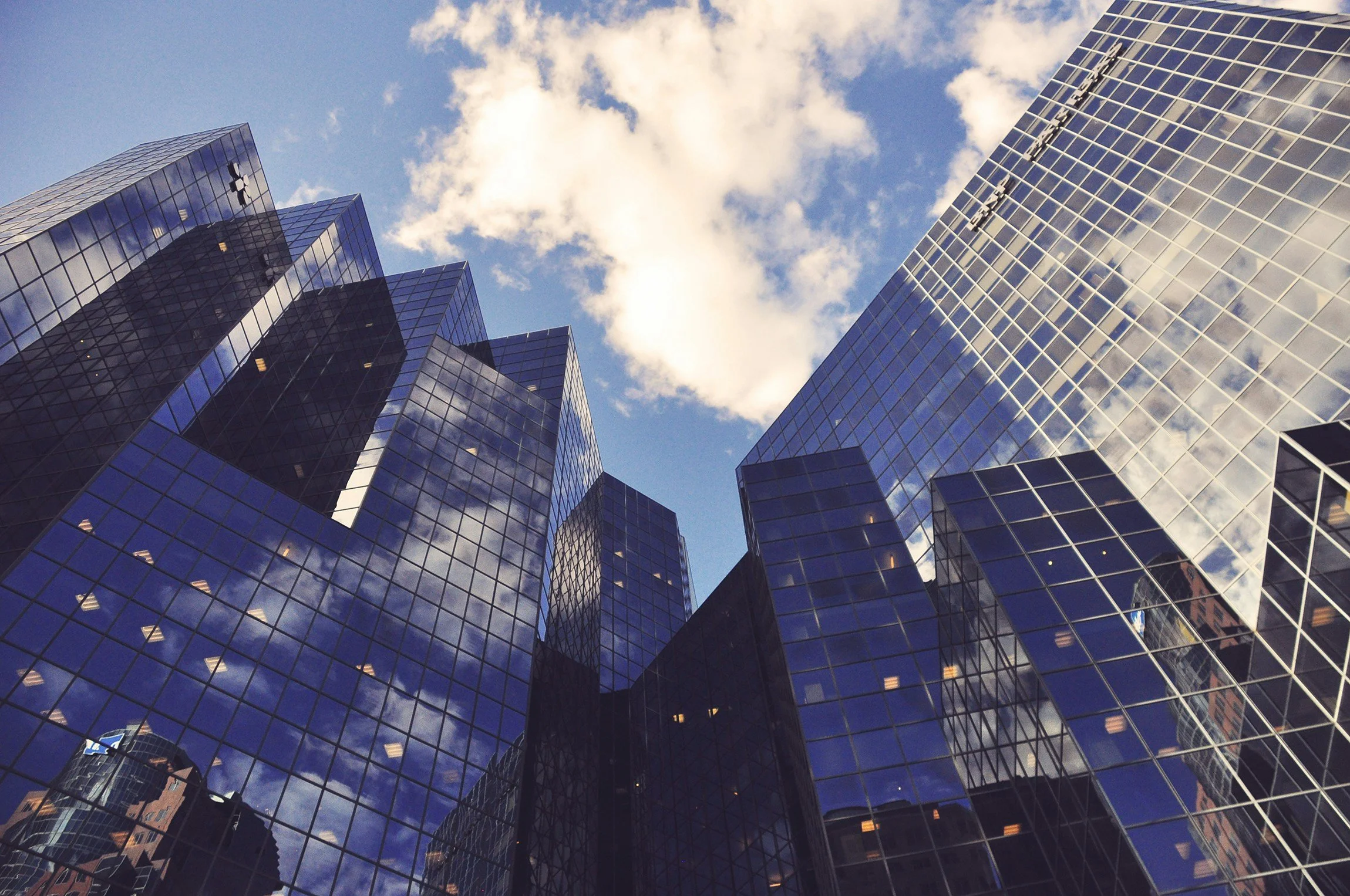 Banque : Contenus internes valorisés et stratégie data-driven