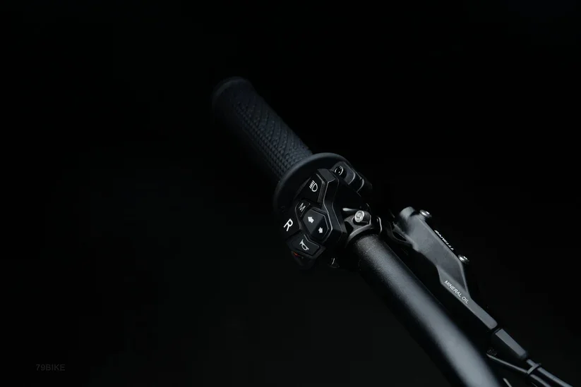 Falcon Pro handlebar.webp