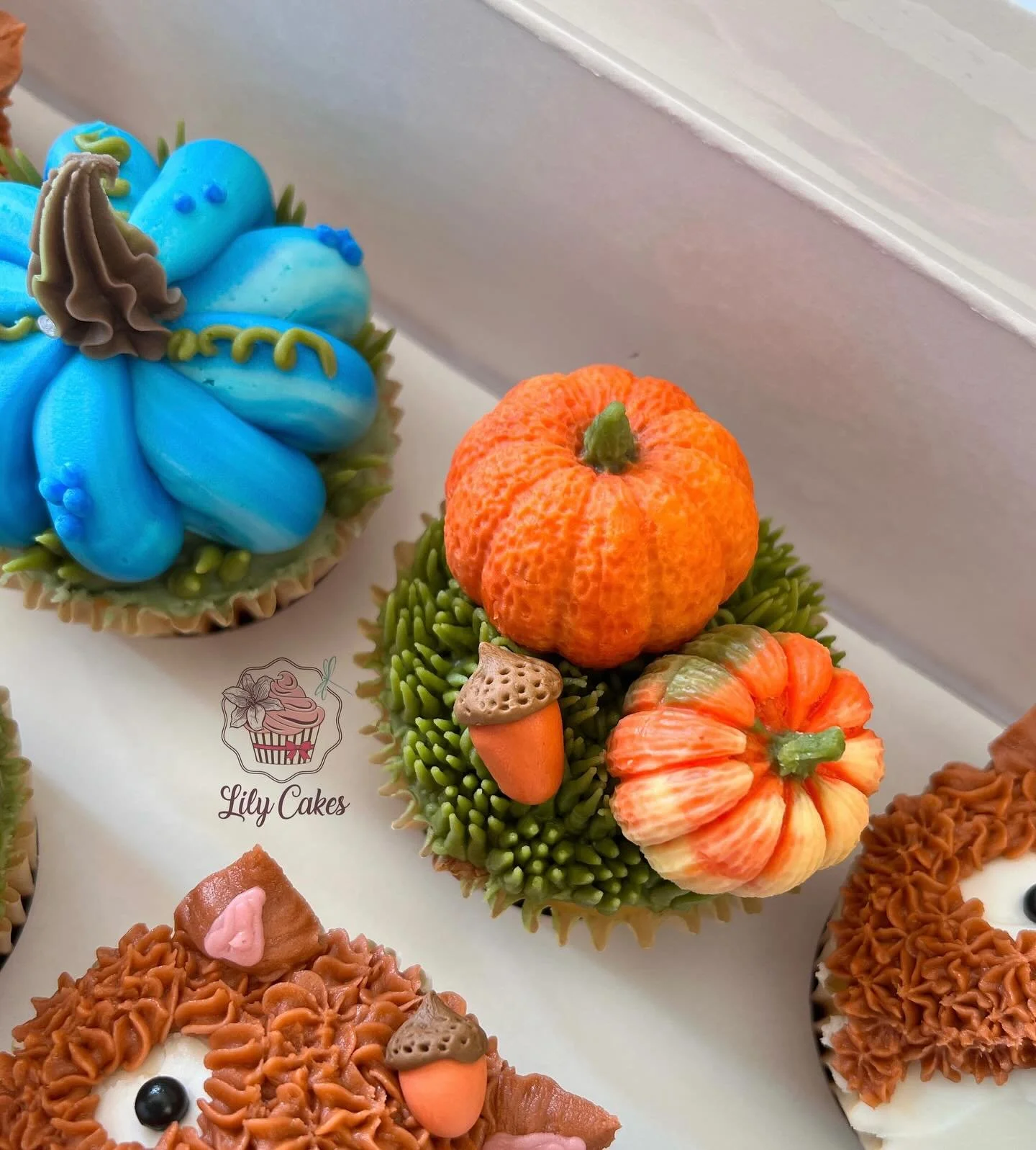 📣Monday, October 20th at 6:00pm is the date and time we will be taking Thanksgiving orders!! Yay!! 🎉 📆
I&rsquo;m so excited for all those pumpkins, turkeys, pies, and of course buttercream flowers. Save the date and if you&rsquo;re interested in p