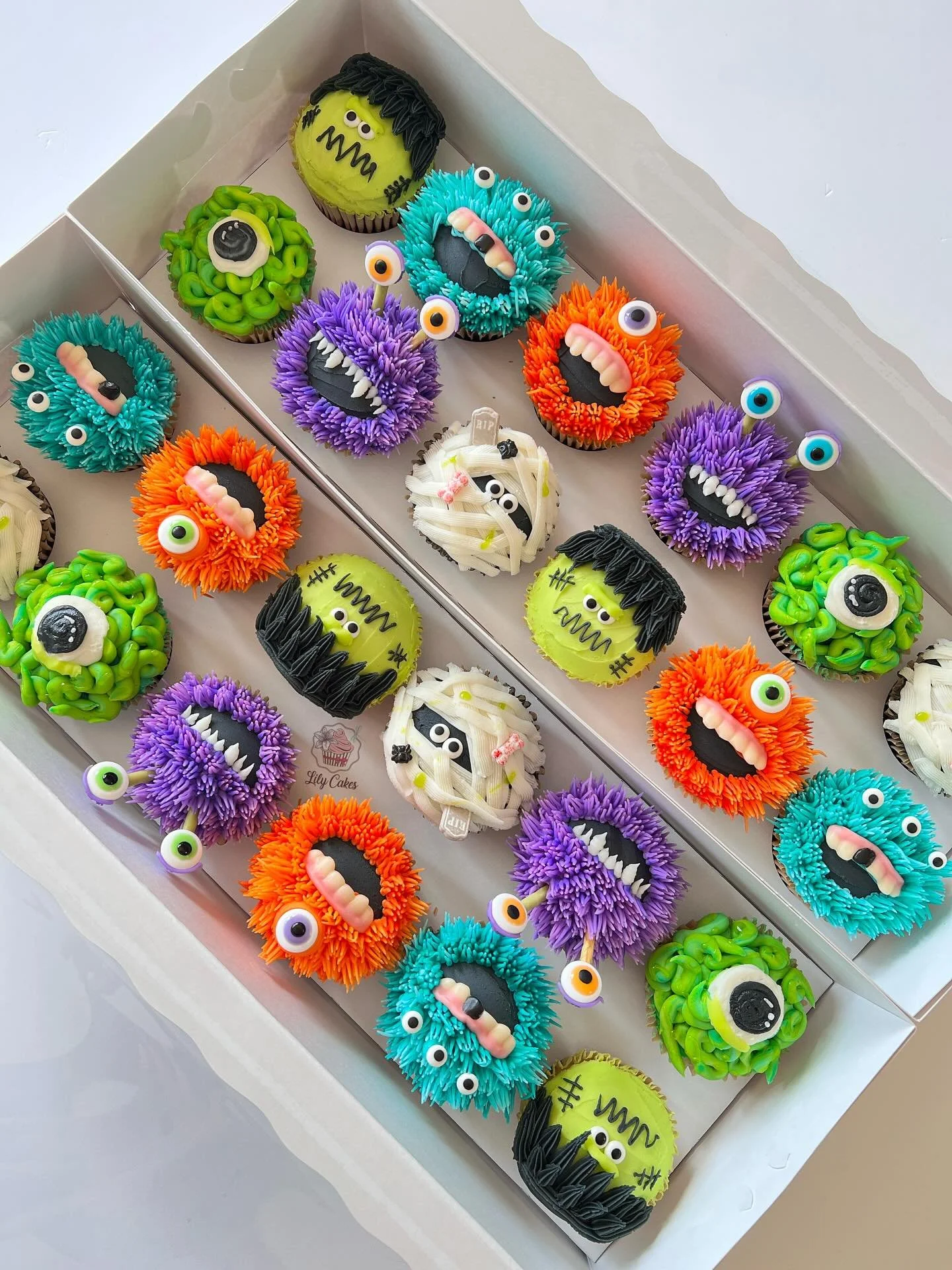 Thank you all so much for your comments on each post, for sharing, and for being here! 💖

#lilycakestylertx #cupcakes #buttercream #monster #monstercupcakes