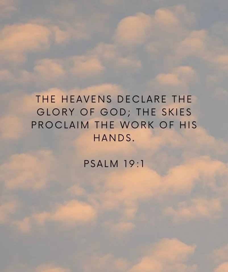 If you have ever paused to contemplate a sunrise or sunset, you know how beautiful it is, its splendor and a whole dance of beautiful colors. 🌅 💛

🌤️Who taught the sun to rise in the morning? Who painted such beautiful colors in the sky with His h