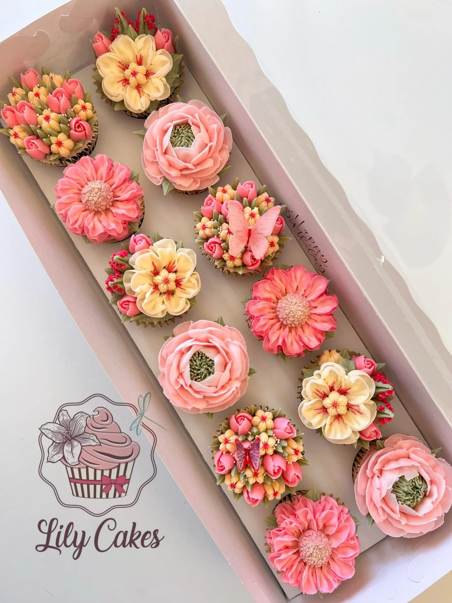 May this day be blessed with exactly what you need!! 💖🌸🌷🎀

#lilycakestylertx #floralcupcakes #buttercream #cupcakes #pink #pinkflowers