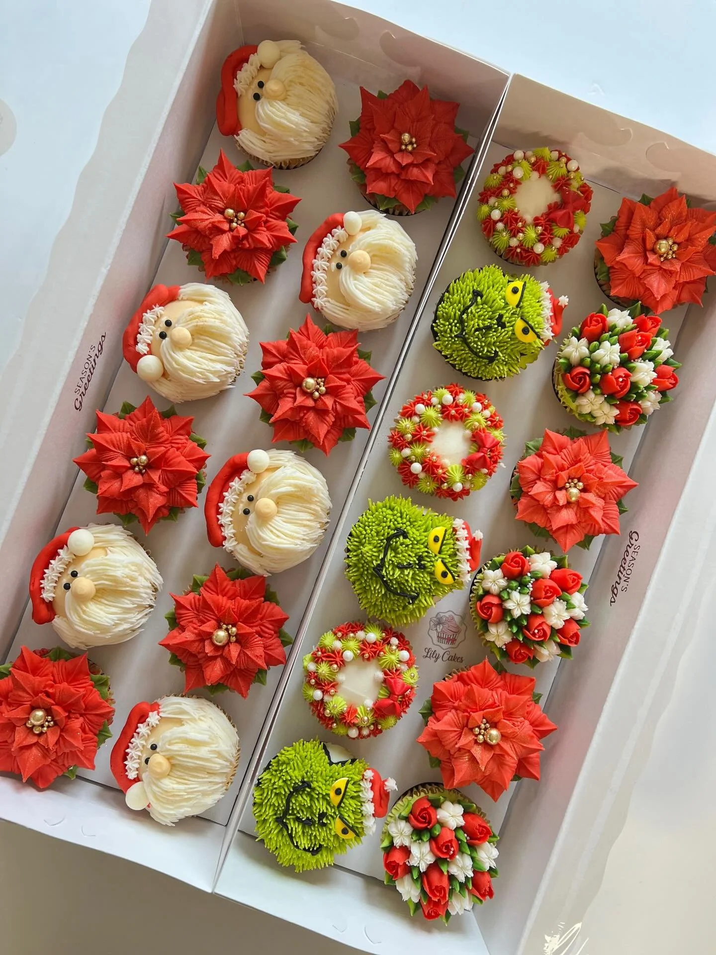 Team Santa 🎅🏼 or Team Grinch 💚!! 
Either way, you&rsquo;re sure to have a fun Christmas! 🎄&hearts;️

#lilycakestylertx #buttercream #cupcakes #Christmas #santaclaus grinch