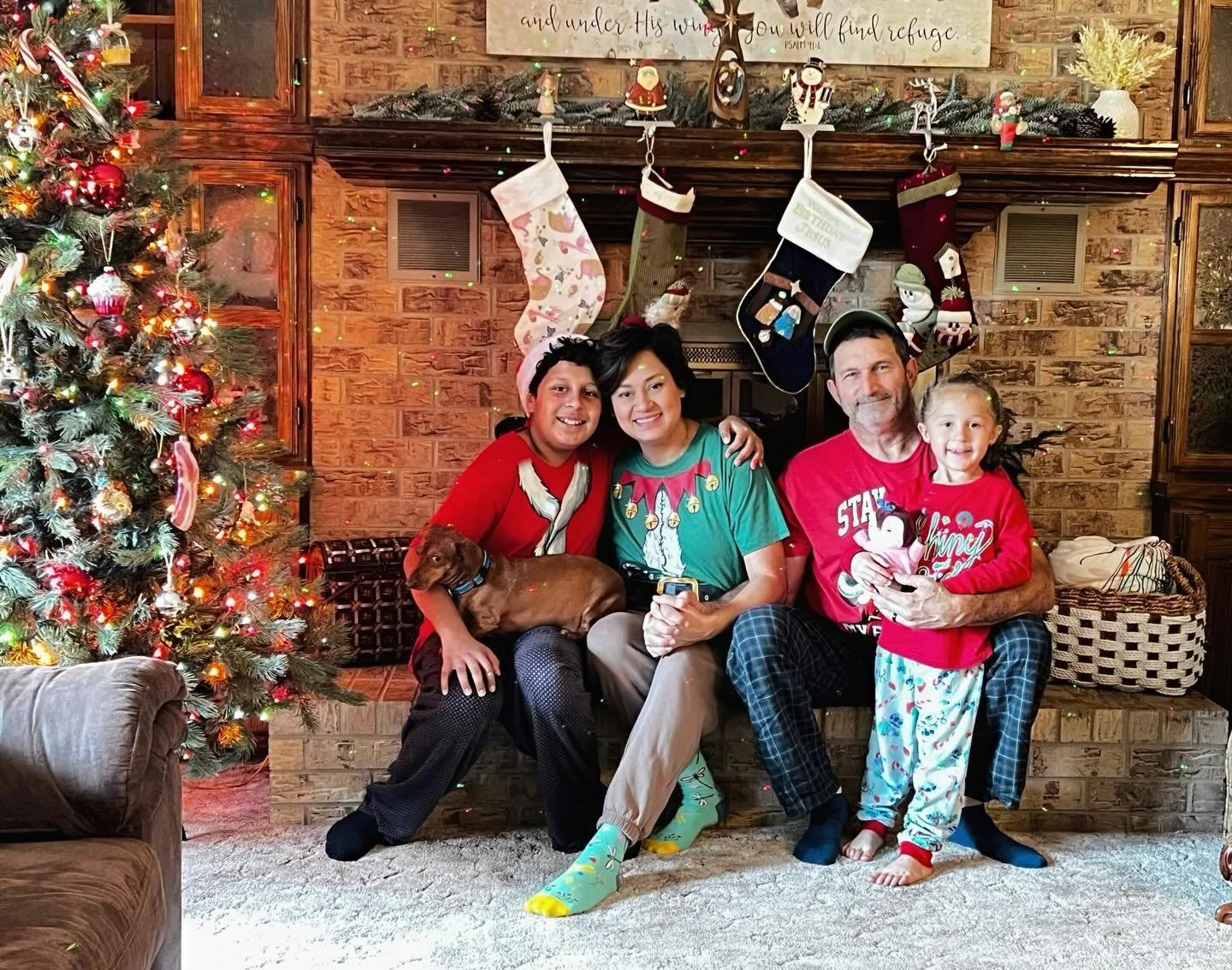 Merry Christmas from our family to yours!🎄

May your heart be filled with joy and hope, and may the peace and blessing of Jesus Christ fill your home.🙌🏻✝️✨&hearts;️🎄
Let us remember to turn towards God and to seek His love and grace. May we be fi