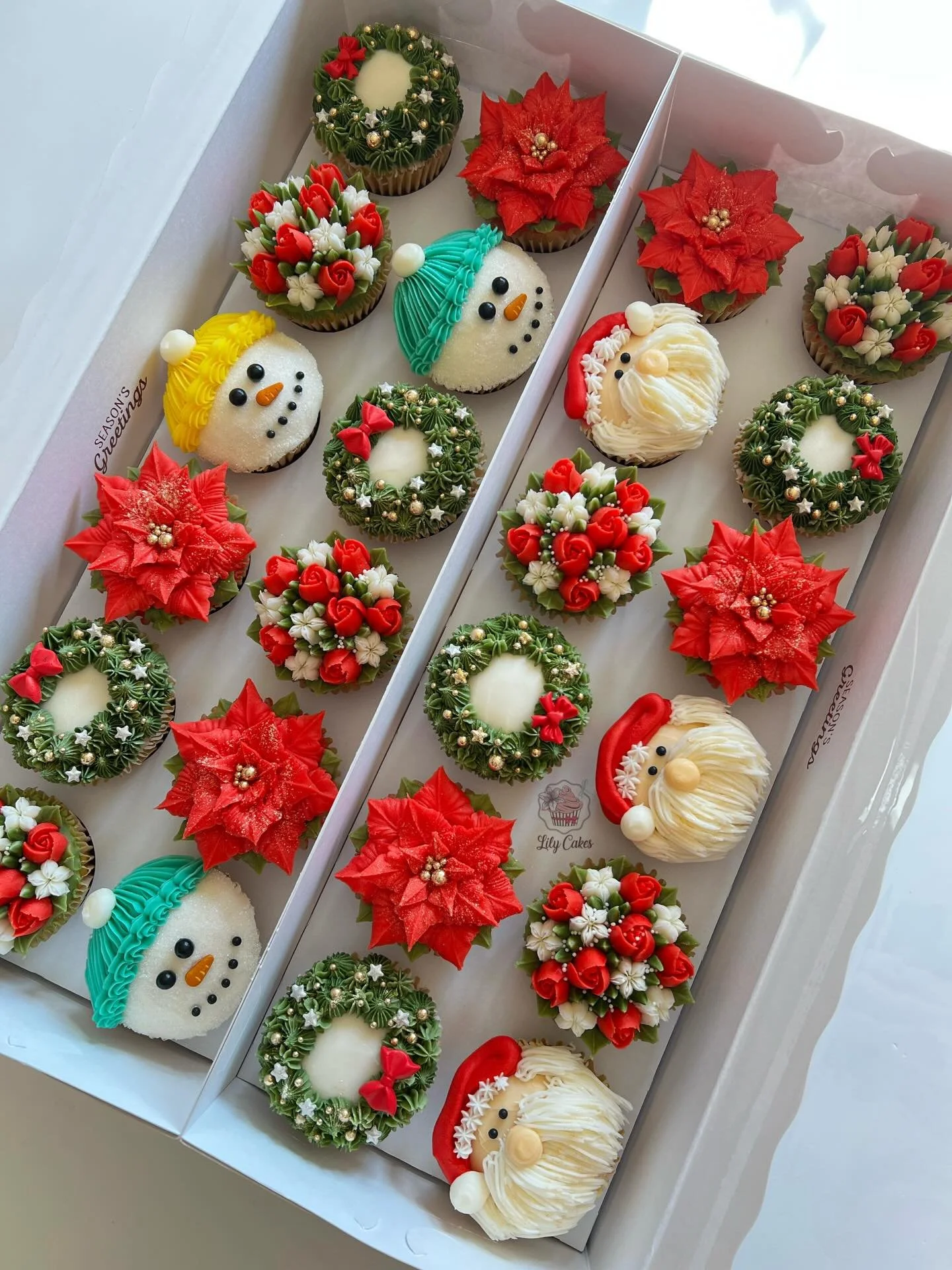 And Christmas should continue to be celebrated!!! 😉🥰&hearts;️🌺🎅🏼⛄️

Happy holidays!!✨

#lilycakestylertx #buttercream #cupcakes #Christmas #floralcupcakes