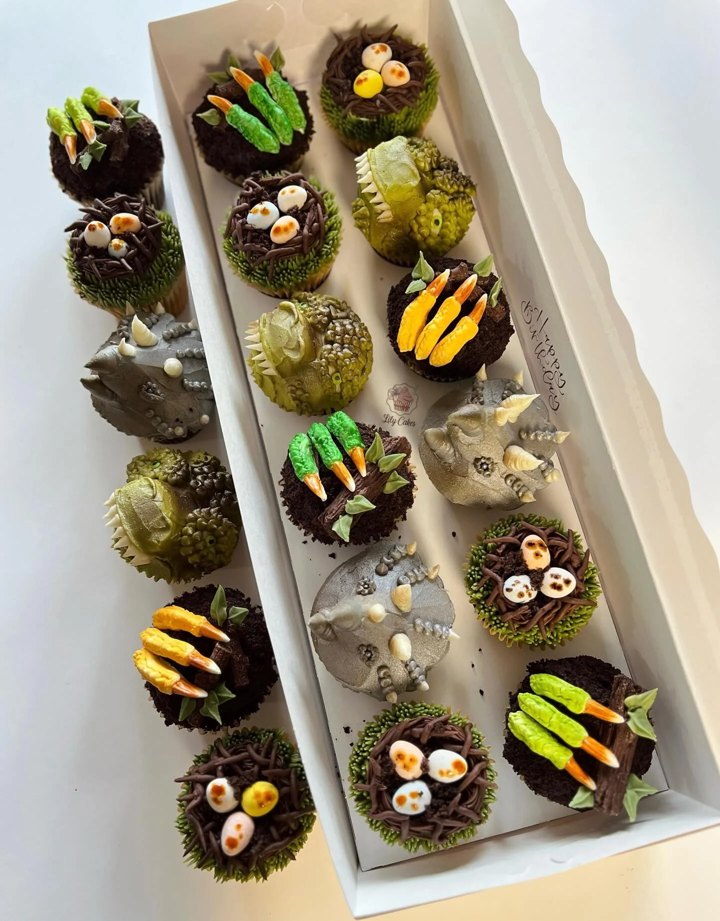 🦖🎉Have a DINO-MITE birthday!!🎉🦕 
A roaring Good Time! 🥳🦖🦴🌋🪺☄️🌳

#lilycakestylertx #buttercream #cupcakes #dinosaurs #dinocupcakes