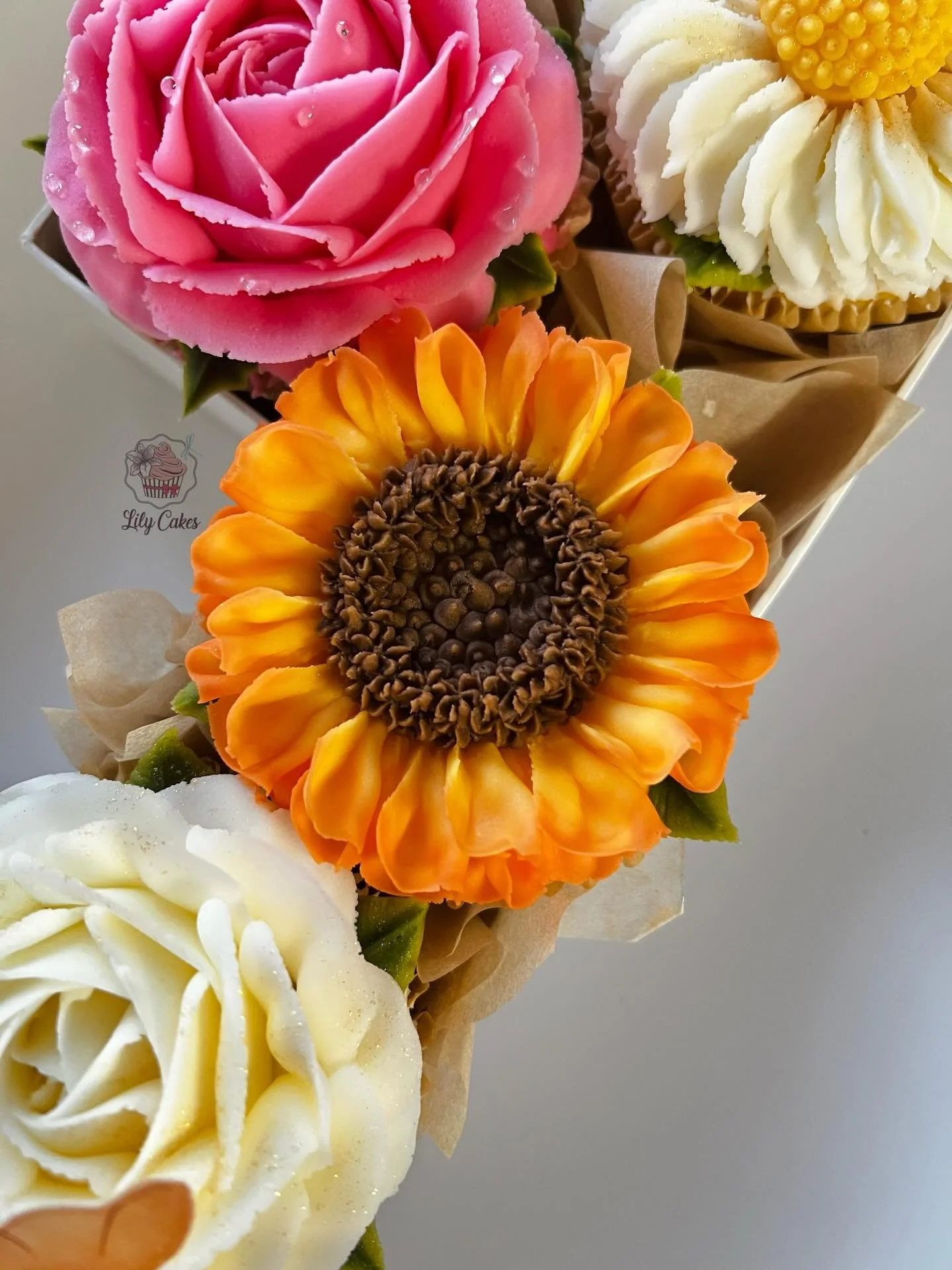 Happy 31st Birthday Rachel! 🥳🌸💖🌻
I hope you have a wonderful day and a fantastic time celebrating! I appreciate you. 

#lilycakestylertx #cupcakes #buttercream #floral #floralcupcakes