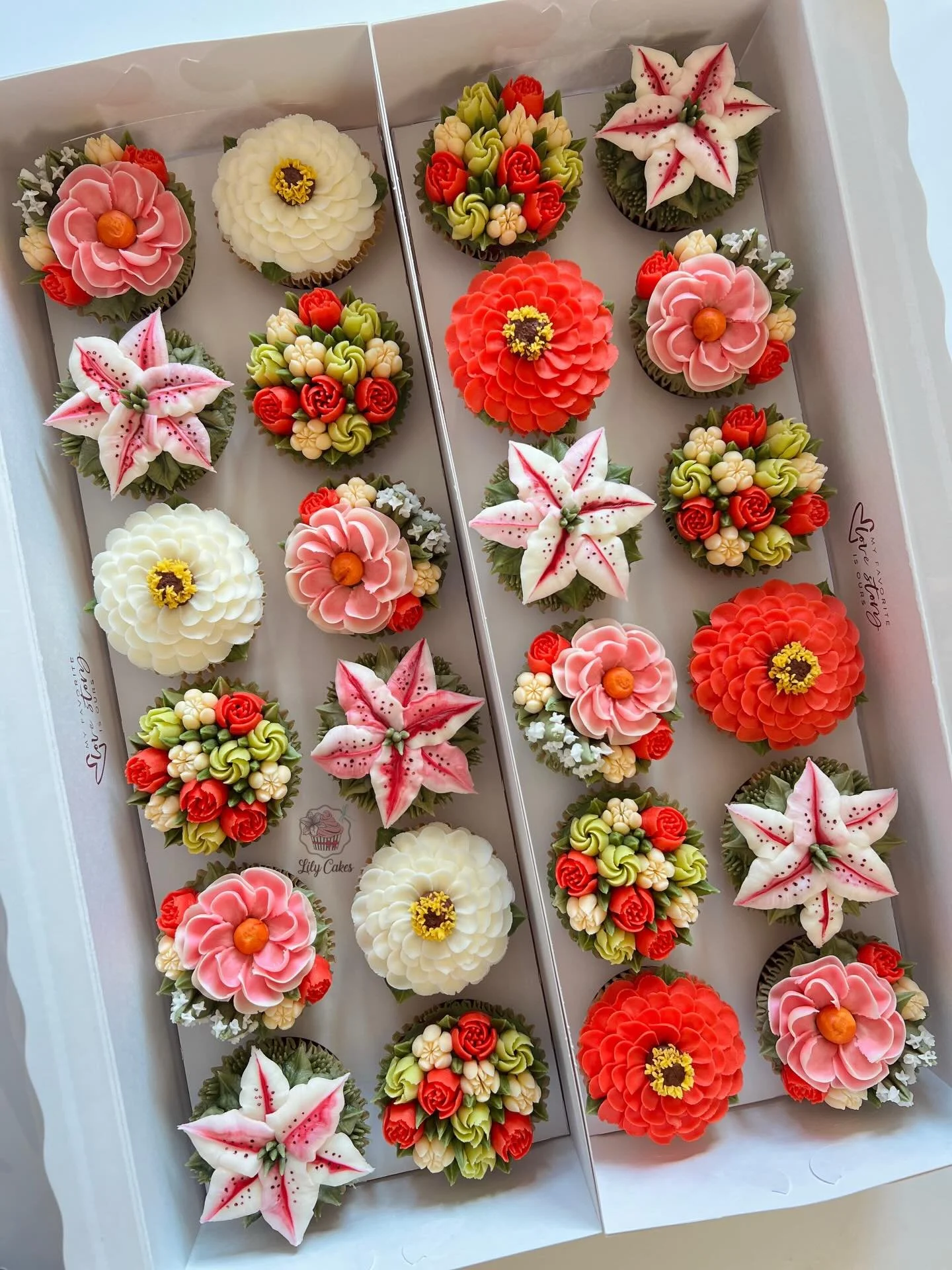 Did you know that Zinnias also have meaning through their color? 

🤍White Zinnias symbolizes purity, innocence, goodness, and remembrance.

&hearts;️Red Zinnias symbolizes steadfastness, love, and admiration&hellip; 

They are so beautiful!!🥰💒

#l