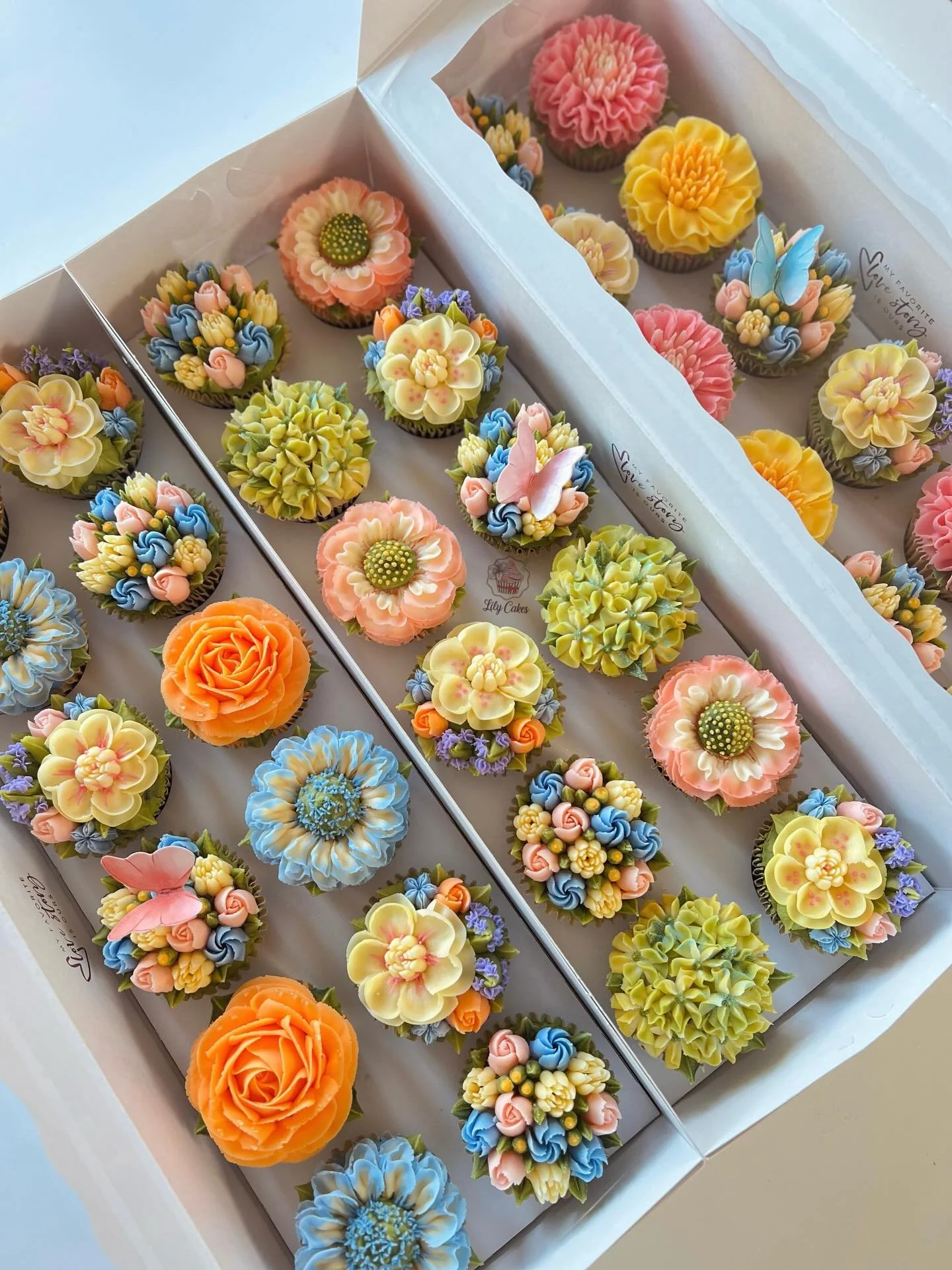 A beautiful garden of soft colors delivered in Athens, TX today; I&rsquo;m starting to feel spring in my heart!! 🥰🌼🌸🌷🦋

Along the way I saw that the wildflowers are already blooming, it&rsquo;s so exciting!! 🤩

#lilycakestylertx #floralcupcakes