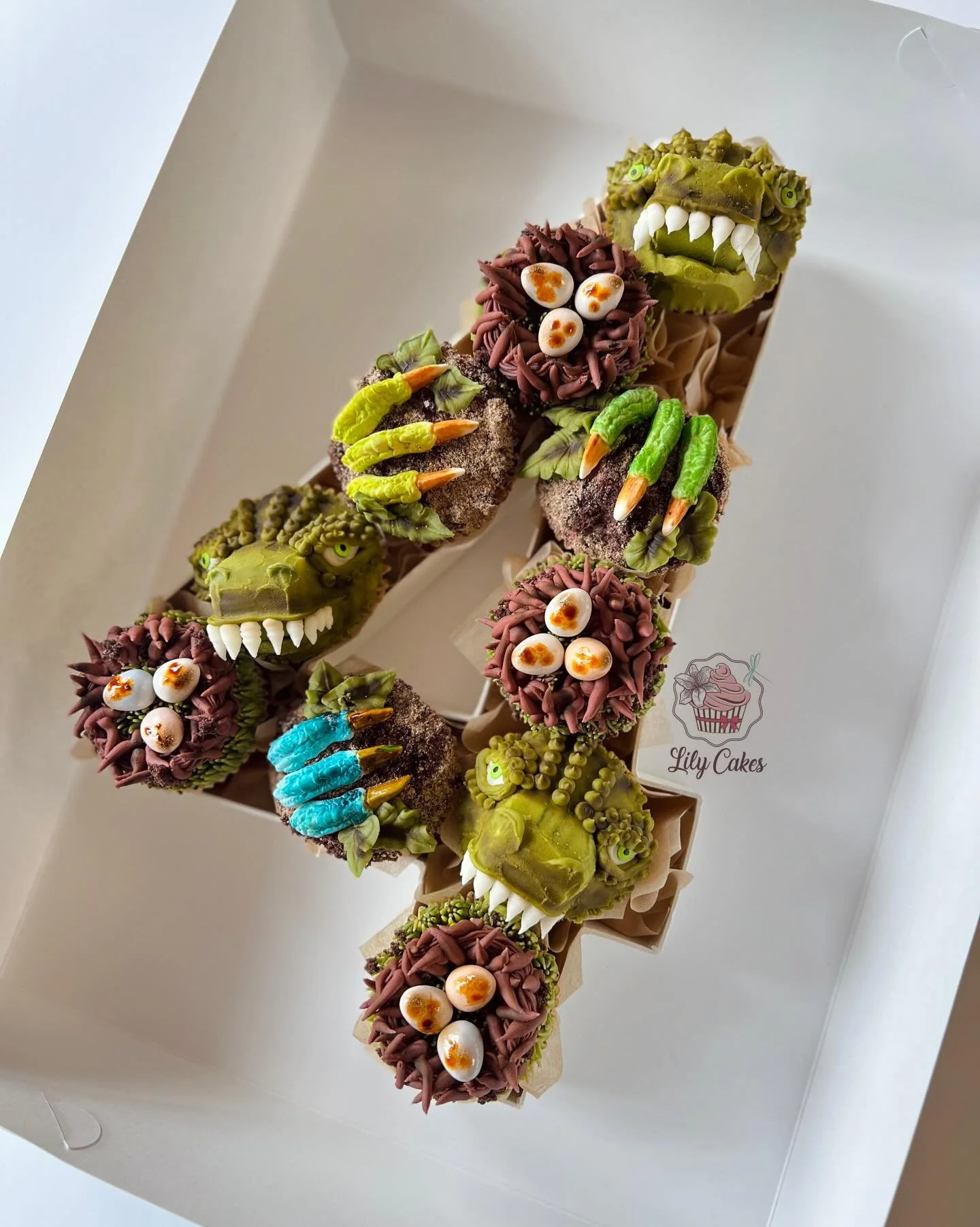 Having a T-Rexcellent day!!! 💚🦖🦕

Happy, happy birthday to you, little one! 🦖
I hope your day is fantastically prehistoric!! 🥳

#lilycakestylertx #buttercream #cupcakes #trex #dinocupcakes