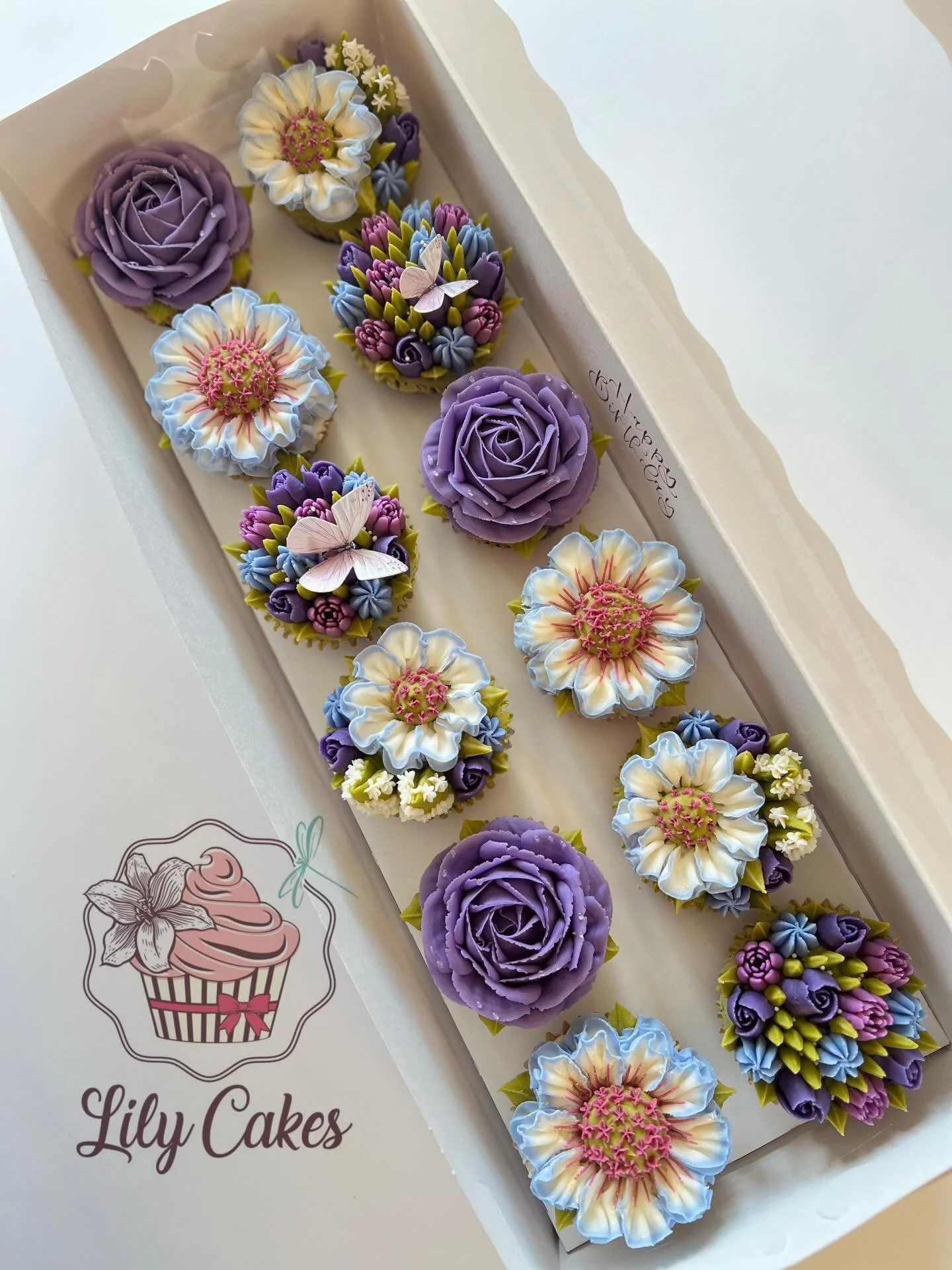 Just like the flowers, we&rsquo;re growing slowly, beautifully, and in His perfect timing!! 🌿💜

#lilycakestylertx #buttercream #cupcakes #flowers #flowercupcakes