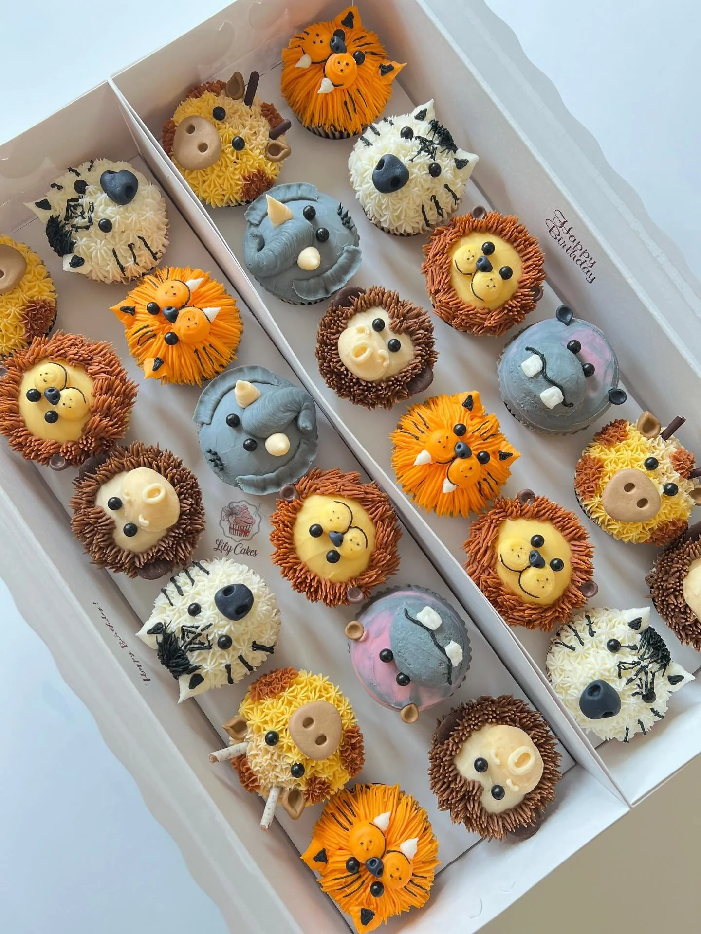 Beautiful, crisp morning! 🌤️
I hope your day is fantastic!!💕

These little rascals undoubtedly bring a smile to anyone&rsquo;s face.🦒🐅🦧🦓🦁🦛

#lilycakestylertx #buttercream #cupcakes #zooanimals #safaricupcakes