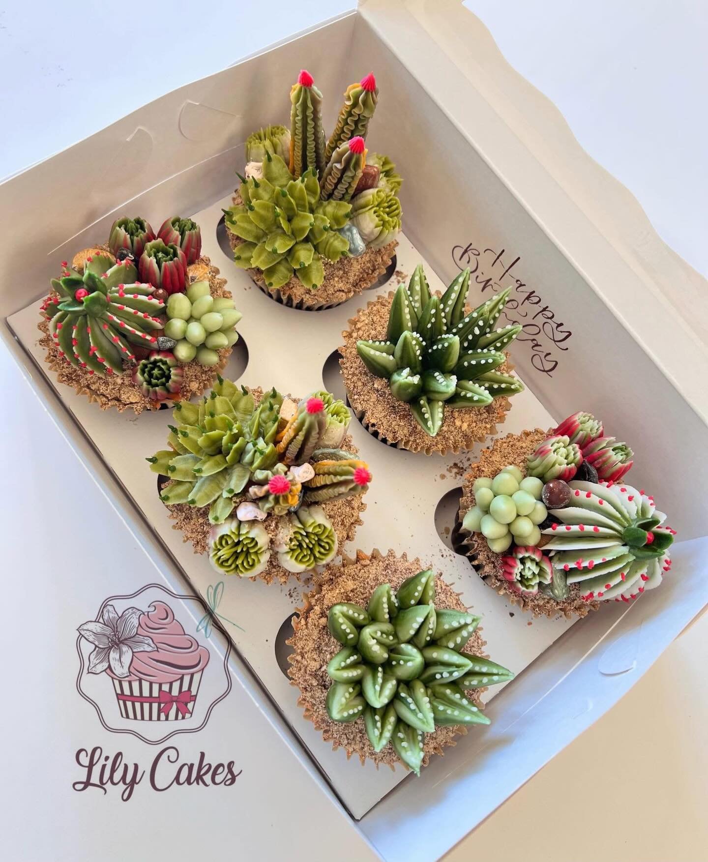 My succulents are my defining plants: resilient,sassy and always thirsty!! 🥰🏜️

#lilycakestylertx #buttercream #cupcakes #succulents #cactilovers