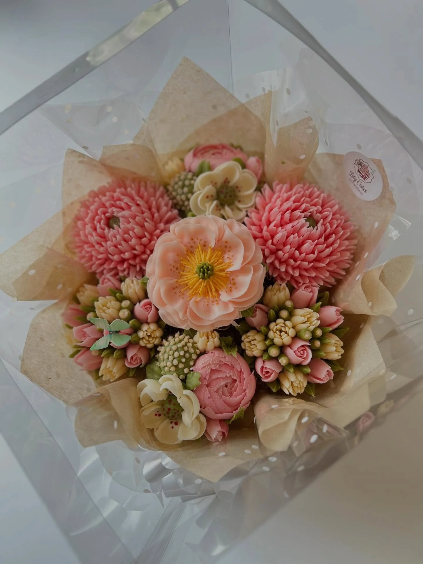 Keep planting seeds with faith; one day you will wake up in the garden you prayed for.💖

#lilycakestylertx #buttercream #cupcakes #buttercreamflowers #flowers