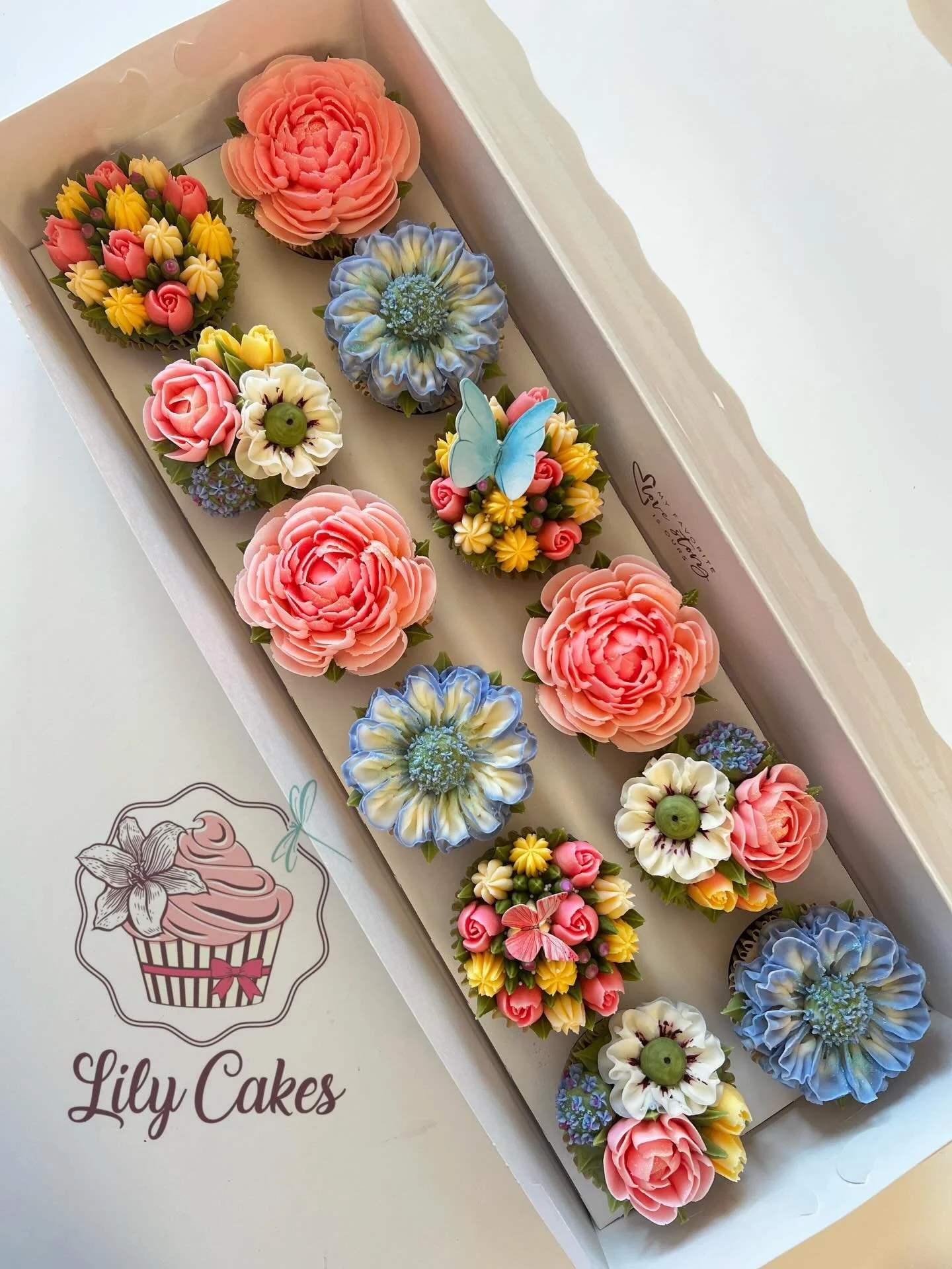 A great heart is your greatest asset, because it is the only thing that cannot be faked, bought, or duplicated!! 💕🦋

#lilycakestylertx #buttercream #cupcakes #buttercreamflowers #flowers