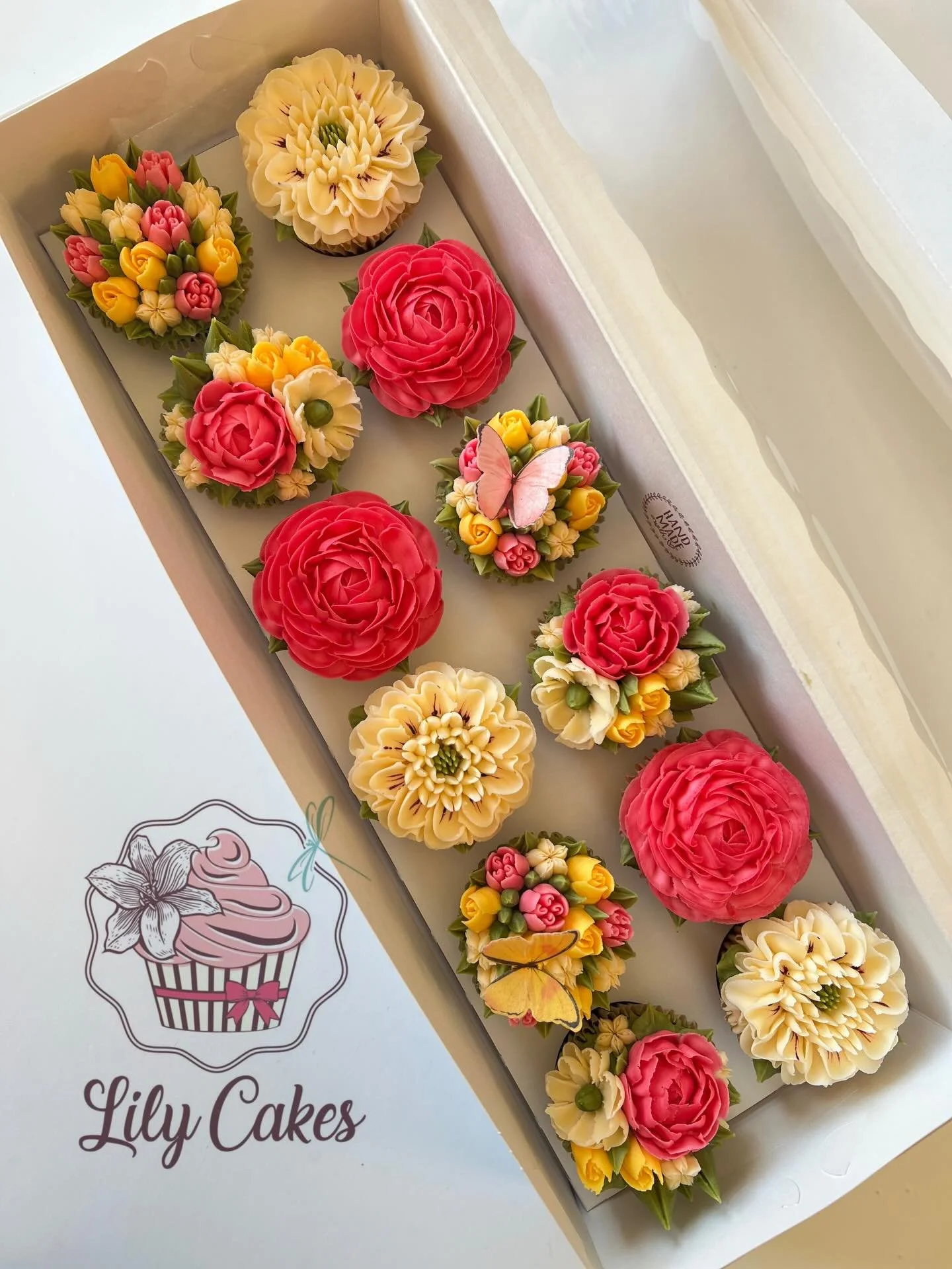 To reflect the grace of God in this world is, fundamentally, to have hands full of mercy, not of stones! 🌸✨🤲🏻

#lilycakestylertx #buttercream #cupcakes #buttercreamflowers #flowers