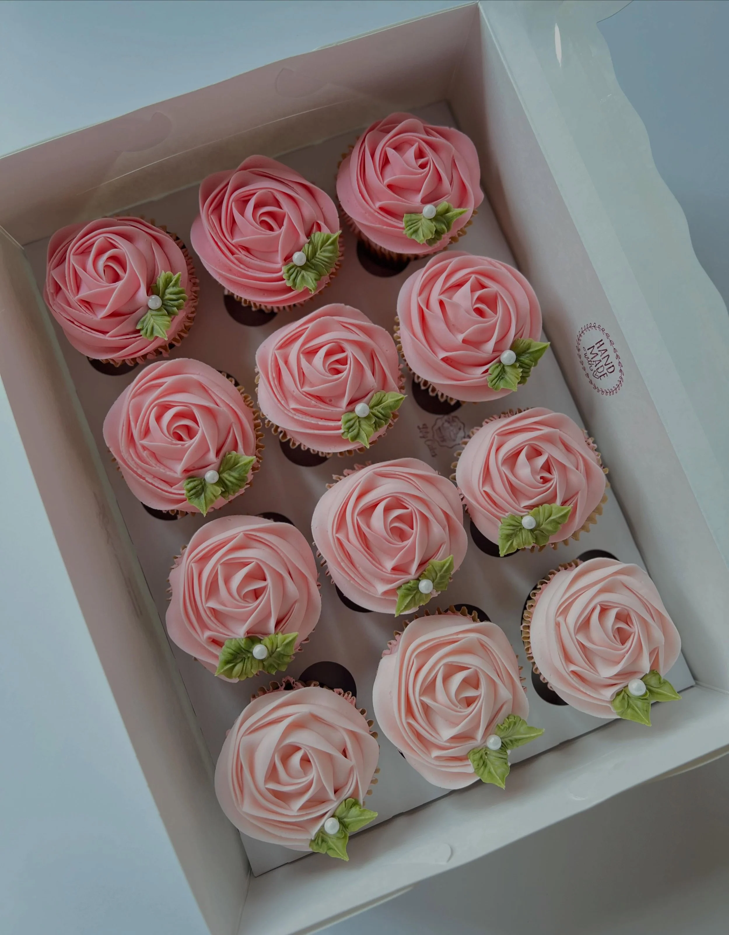 📣Great news!! 🎉💖🌸

We have a new item on our menu: 
Simple spring rose boxes! 
These gorgeous boxes of 12 cupcakes, with our special homemade buttercream, are more affordable than our floral and themed boxes. They&rsquo;re perfect for those who l