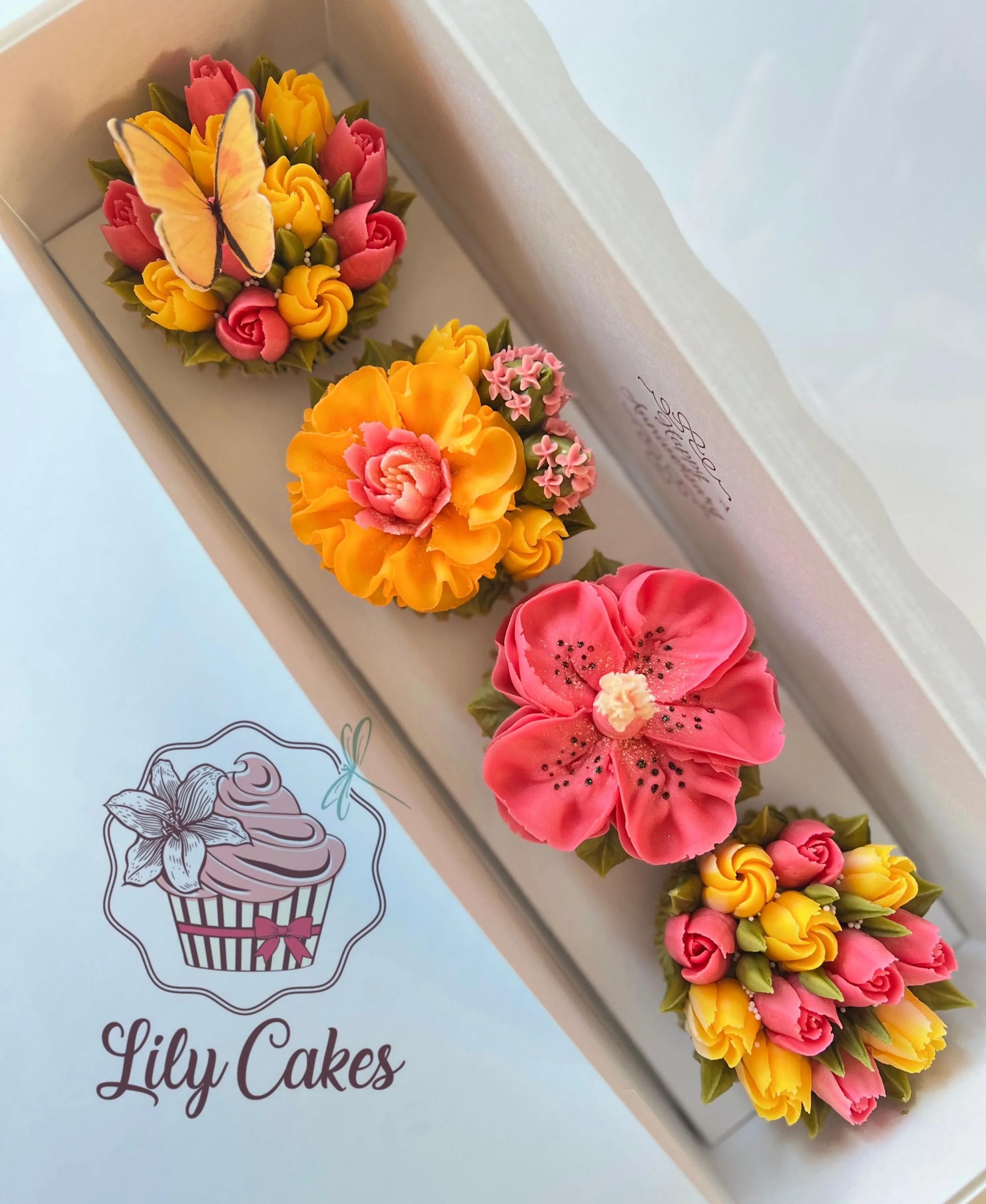 Breathe.✨🙌🏻
Everything unfolds in its own time!🪴🌷🌺

#lilycakestylertx #floralcupcakes #buttercream #cupcakes #flowers